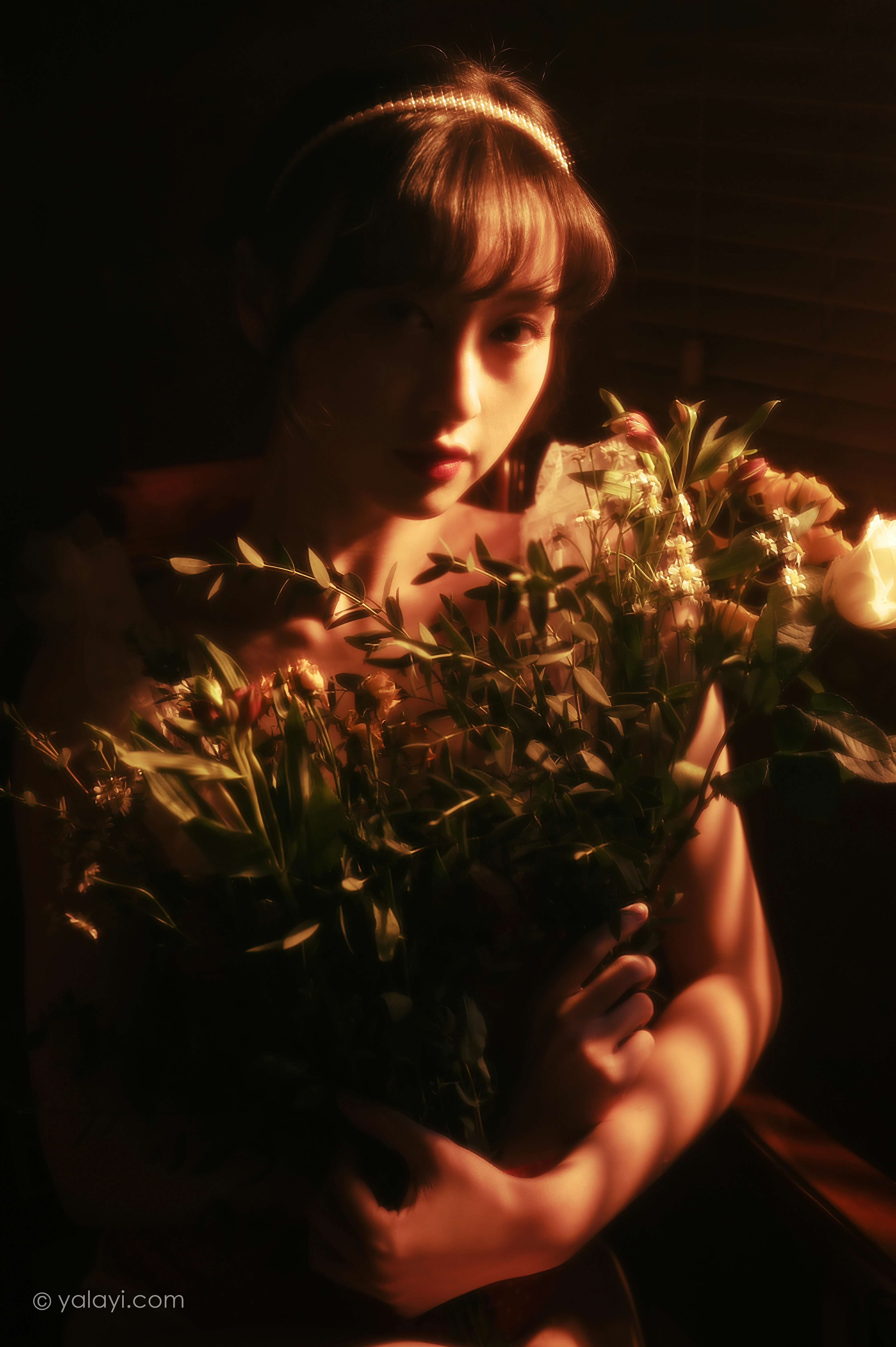 [YALAYI雅拉伊]NO.787 红颜旧梦 京京 红色紧身连体内衣性感私房写真集第5张