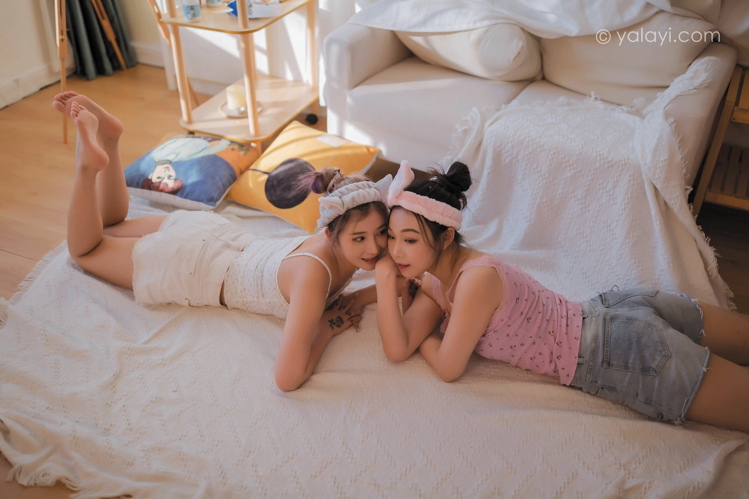 [YALAYI雅拉伊]NO.728 《另一个我》 左木 梦涵 性感小背心加短裤居家私房写真集第16张