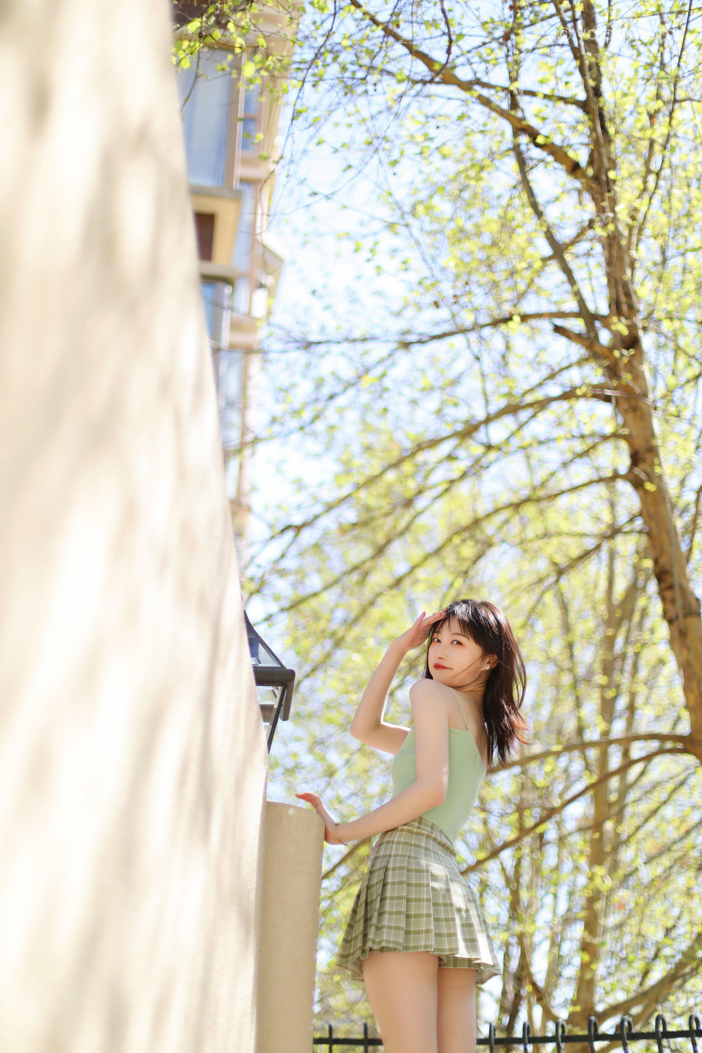 [YALAYI雅拉伊]2022.04.23 春柔 京京 性感小背心加格子短裙清纯写真集第4张