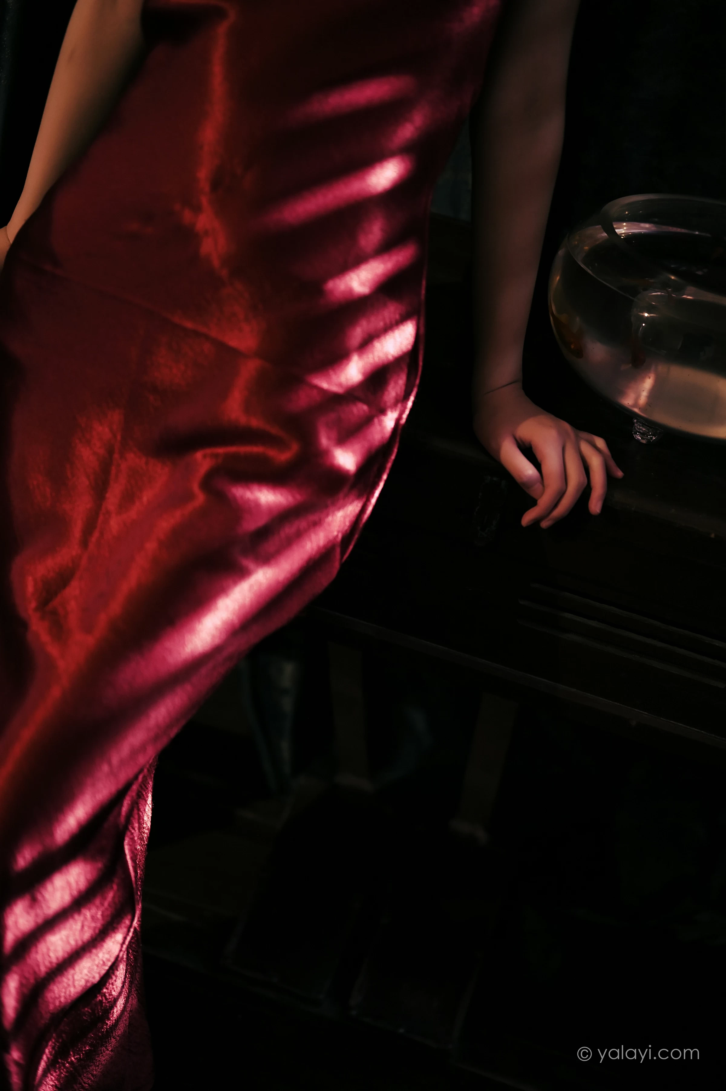 [YALAYI雅拉伊]NO.746 《岁月静好》 方岚 红色吊带裸背连衣裙性感写真集第6张