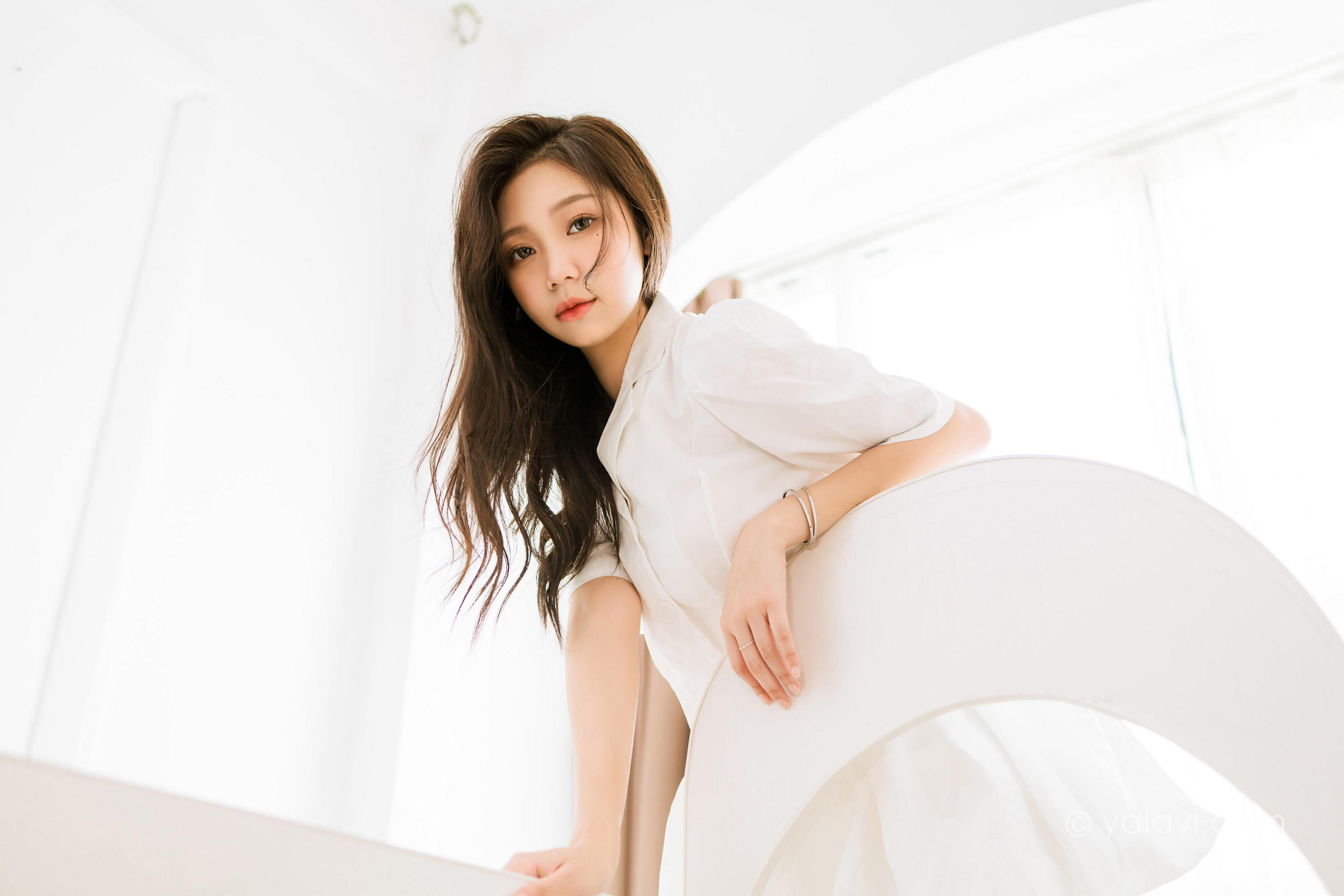 [YALAYI雅拉伊]2022.07.01 好美丽 梓瑶 白色连衣裙居家清纯写真集第13张