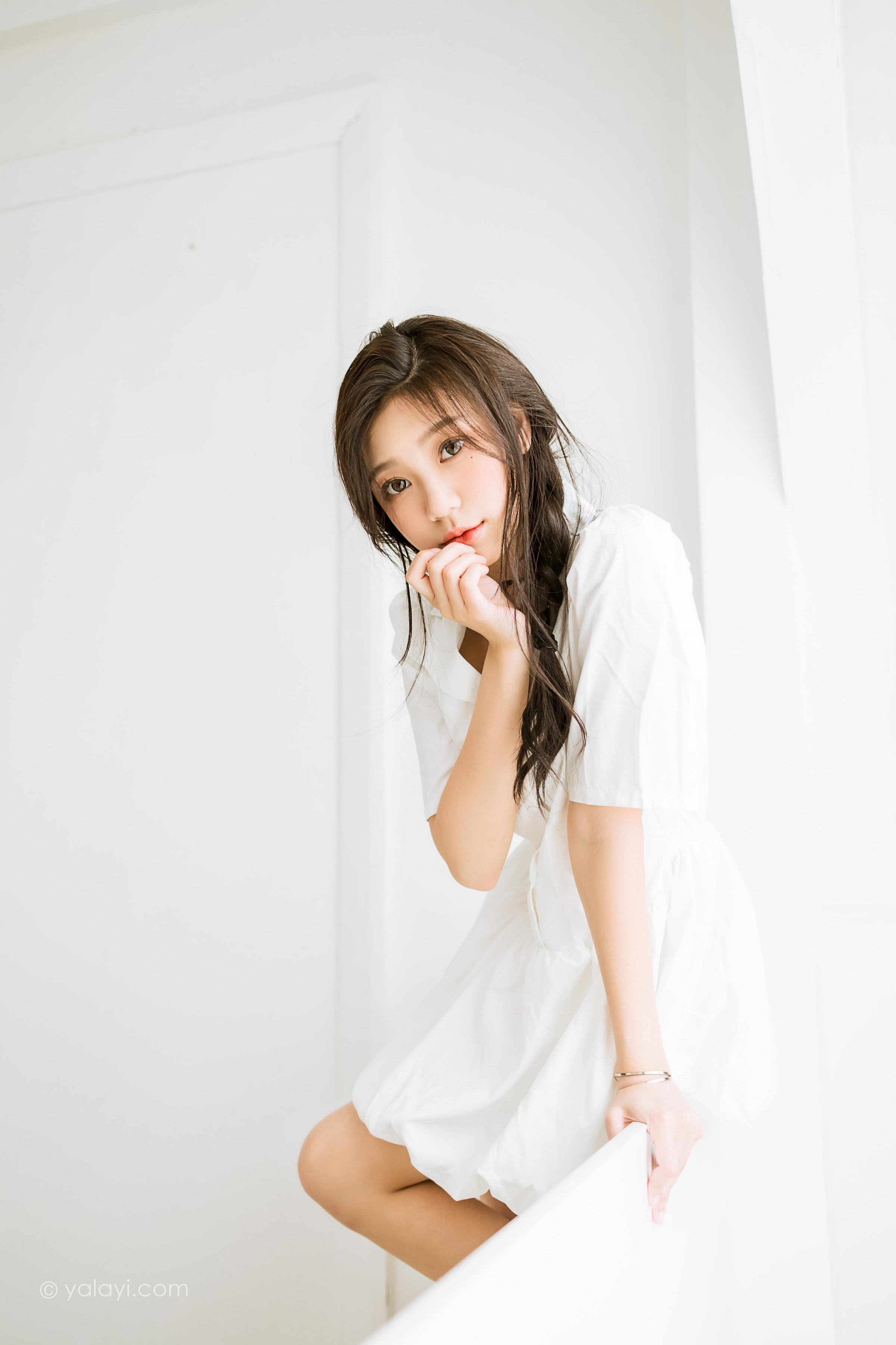 [YALAYI雅拉伊]2022.07.01 好美丽 梓瑶 白色连衣裙居家清纯写真集第10张