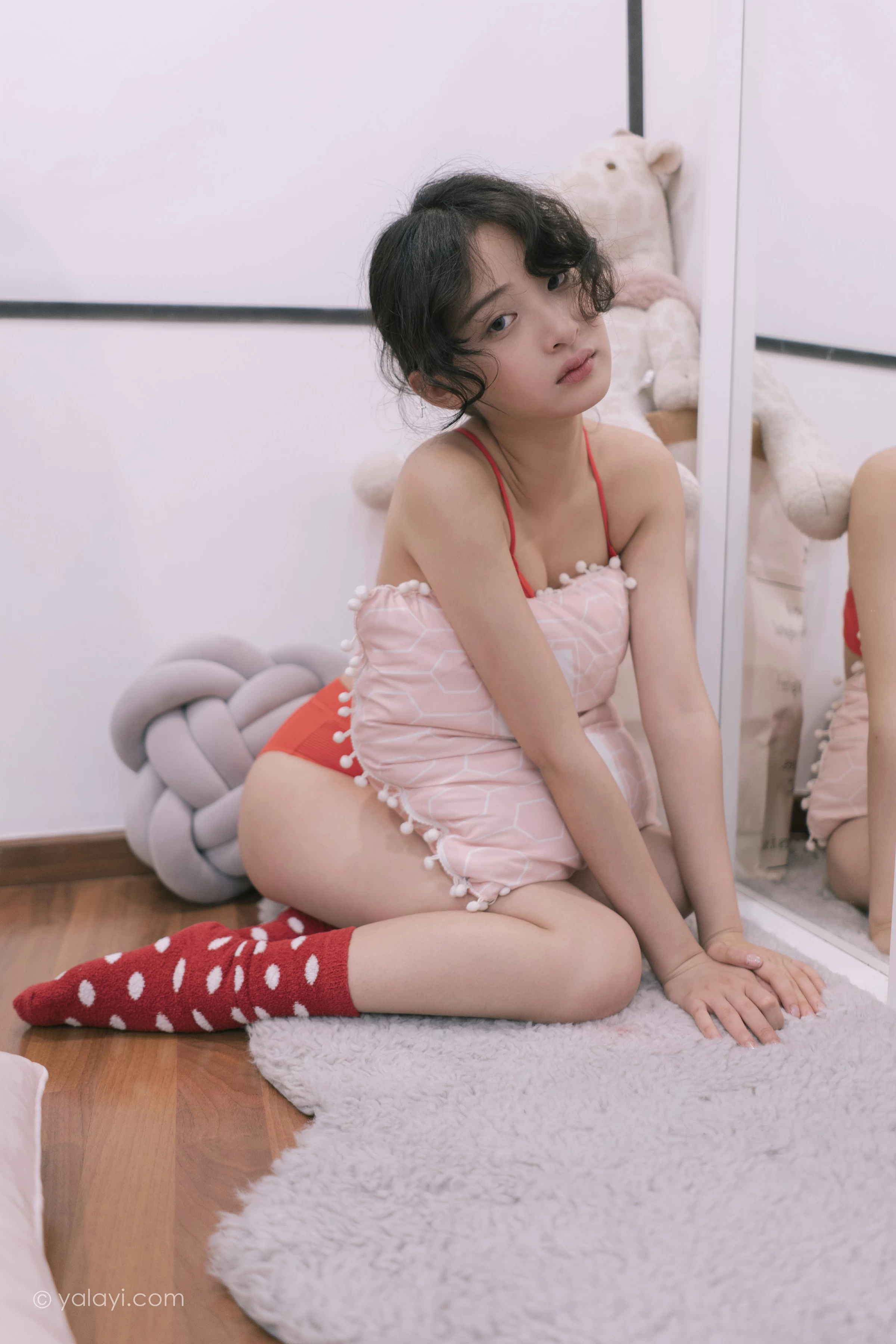 [YALAYI雅拉伊]NO.666 《太委屈》 西子 红色内衣居家私房写真集第16张