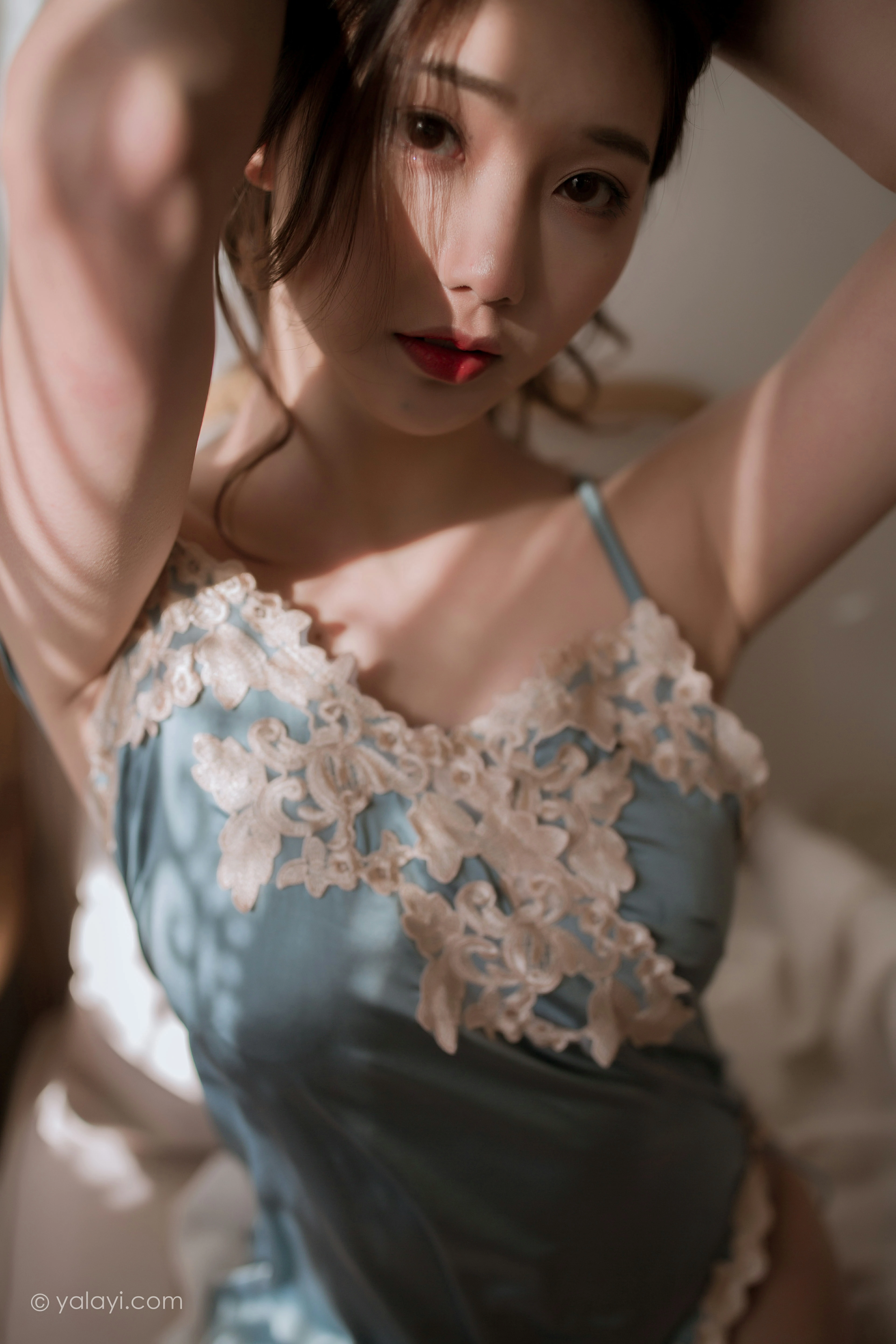 [YALAYI雅拉伊]NO.757 身体密码 徐徐 灰色吊带蕾丝睡衣裙性感写真集第5张