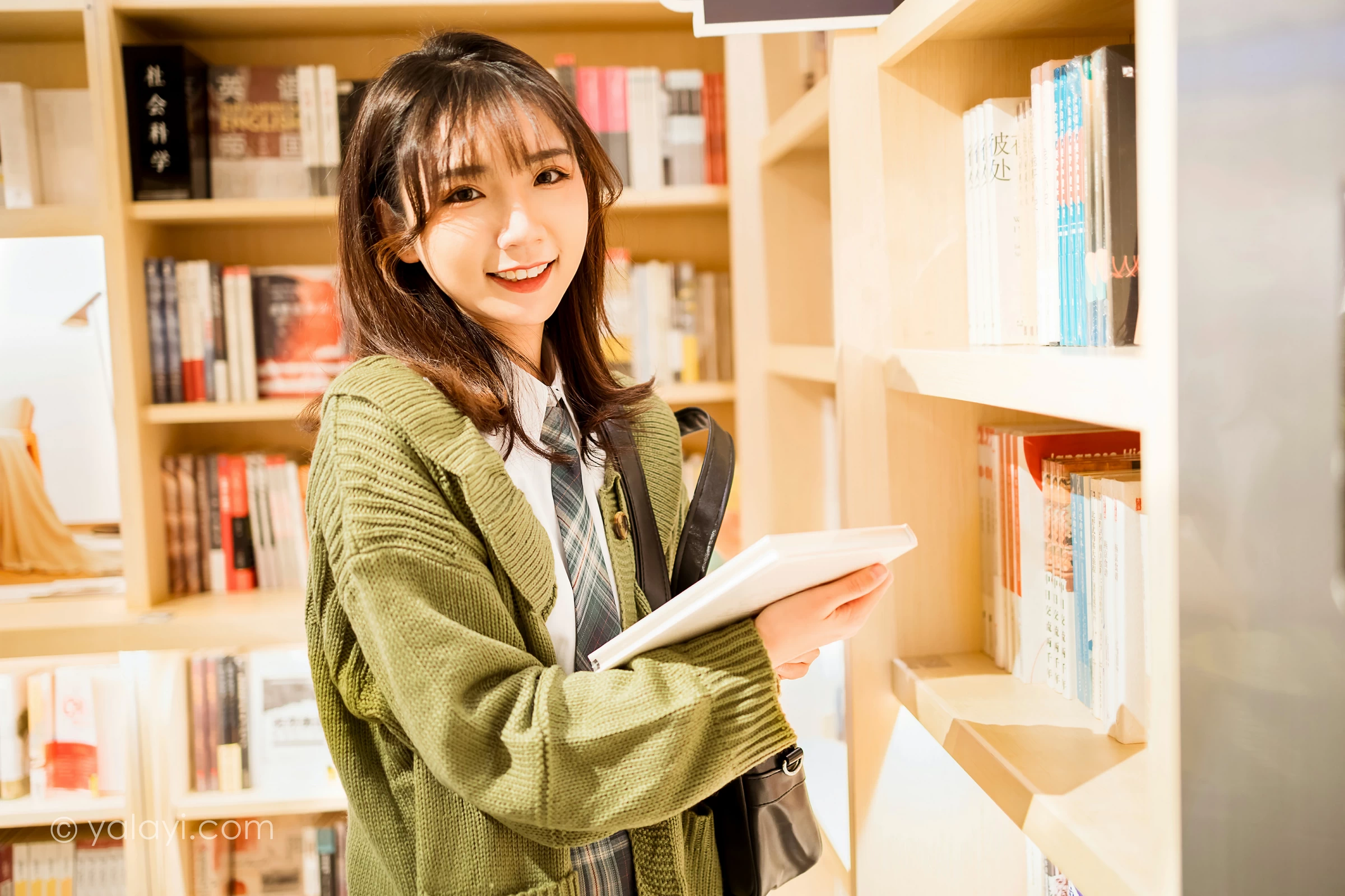 [YALAYI雅拉伊]NO.753 一起补习的日子 果果 连身外套与JK制服加格子短裙清纯写真集第3张