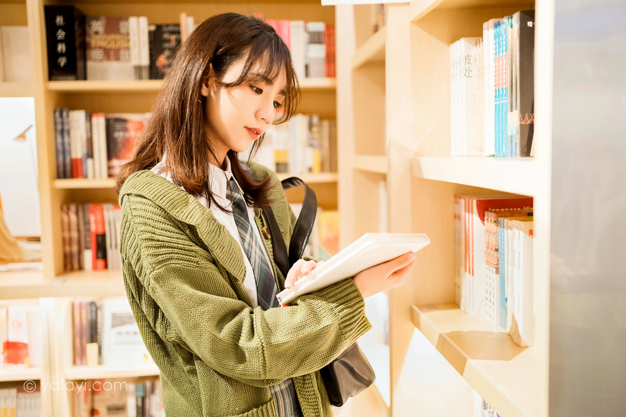 [YALAYI雅拉伊]NO.753 一起补习的日子 果果 连身外套与JK制服加格子短裙清纯写真集第2张
