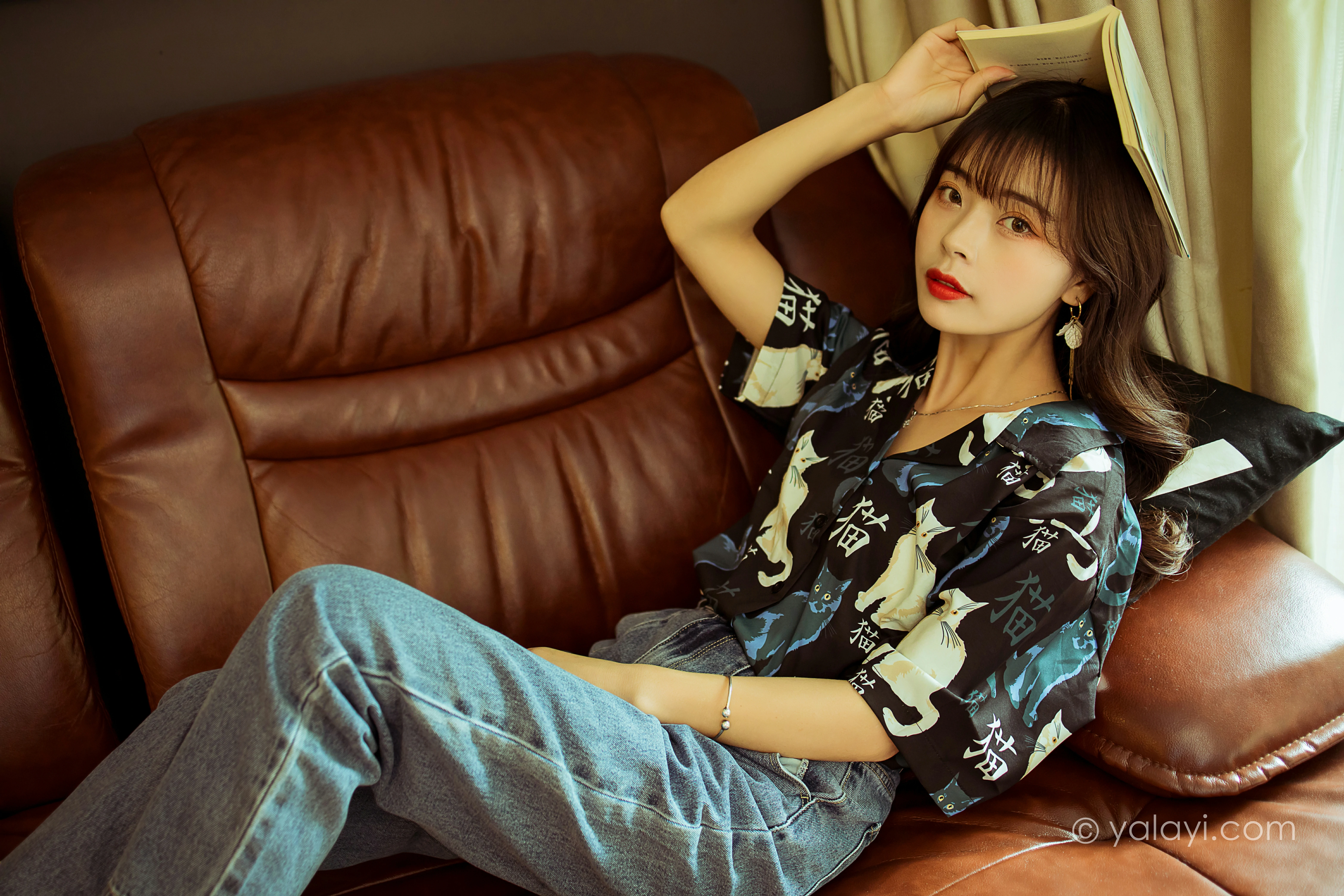 [YALAYI雅拉伊]NO.789 当年情 程小蝶 黑色衬衫加牛仔长裤性感写真集第2张