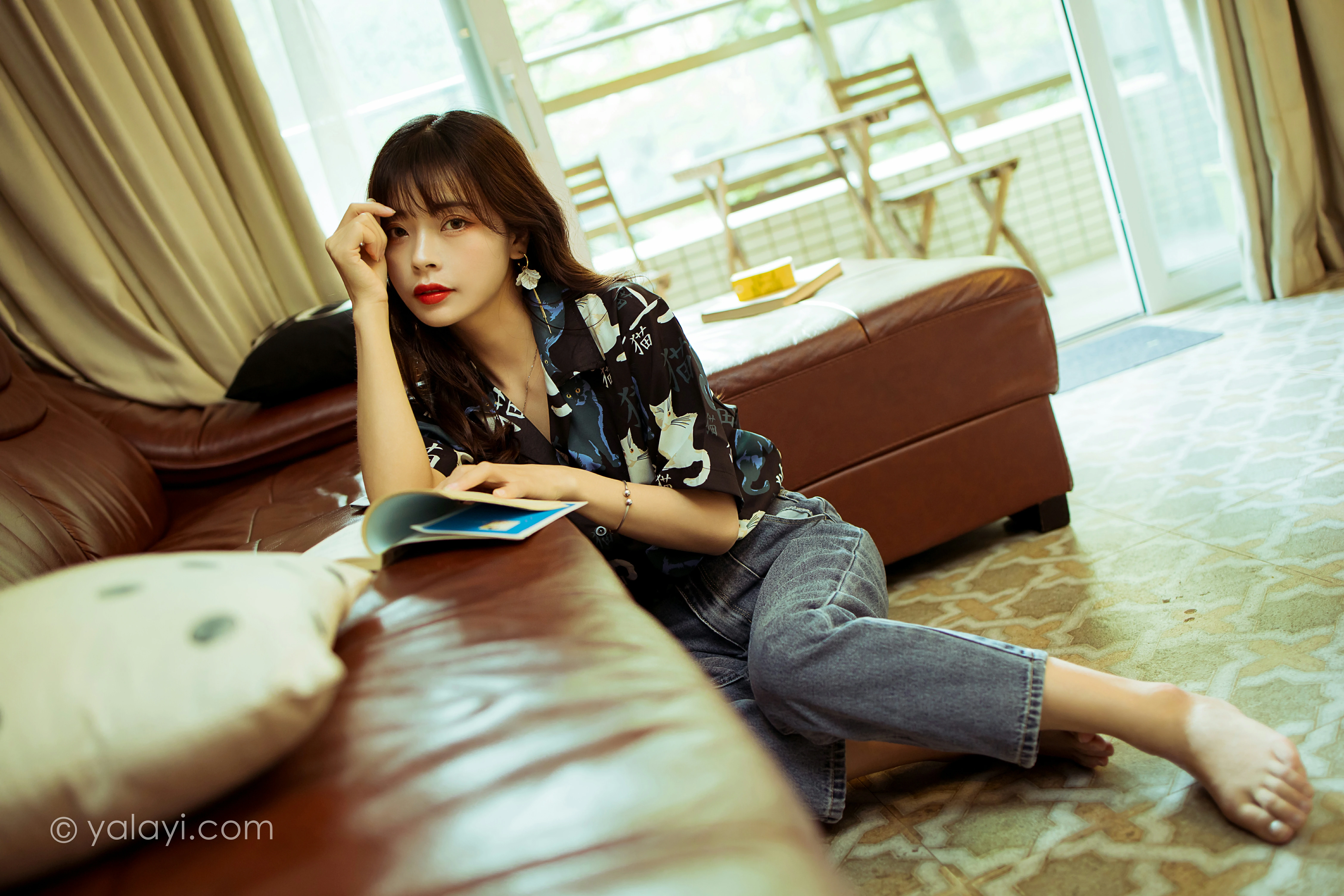 [YALAYI雅拉伊]NO.789 当年情 程小蝶 黑色衬衫加牛仔长裤性感写真集第7张