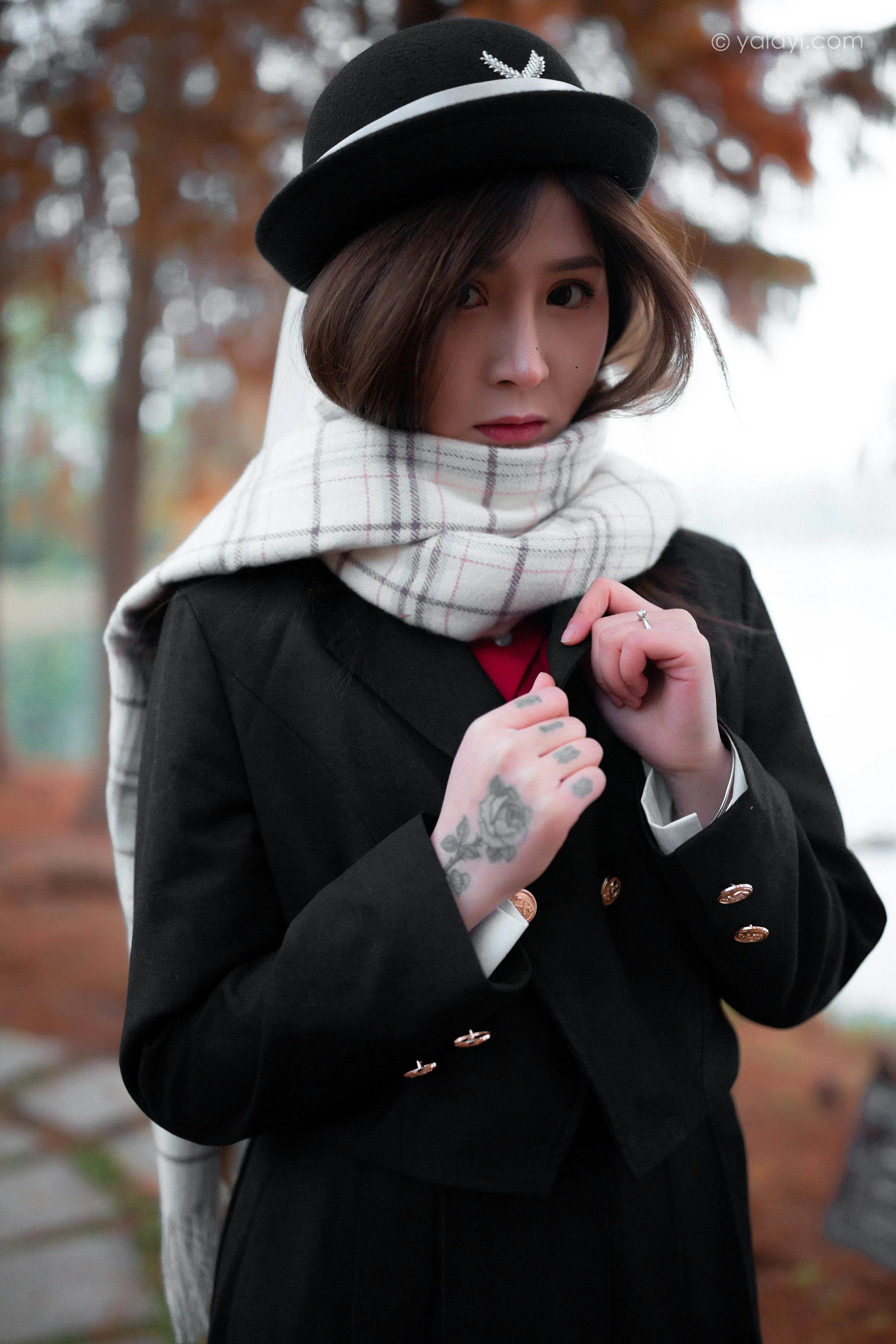 [YALAYI雅拉伊]NO.748 《冬恋》 梦涵 黑色JK制服与短裙加黑丝美腿清纯写真集第16张