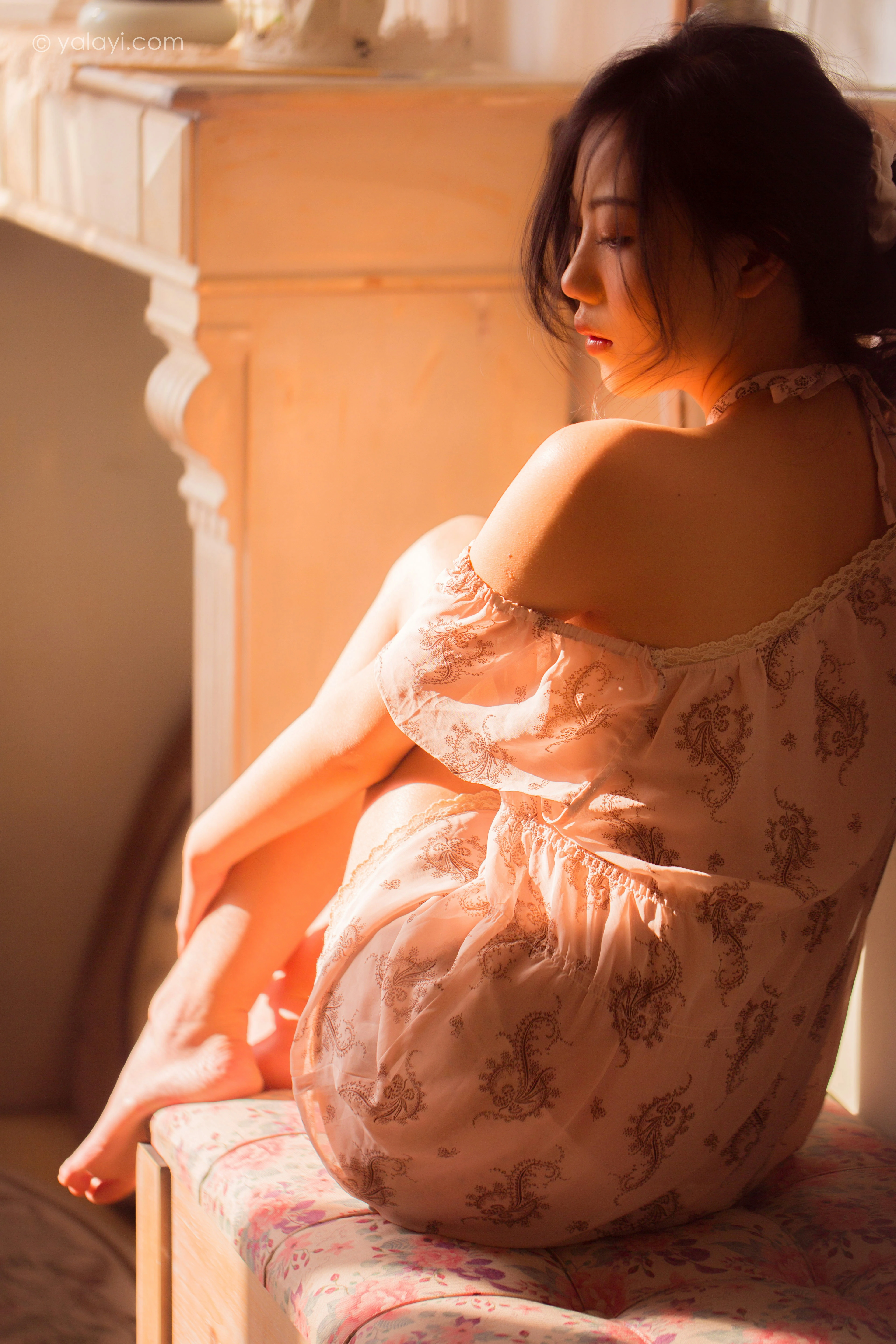 [YALAYI雅拉伊]NO.761 暂时的花儿 橘子 白色抹胸睡衣性感私房写真集第4张