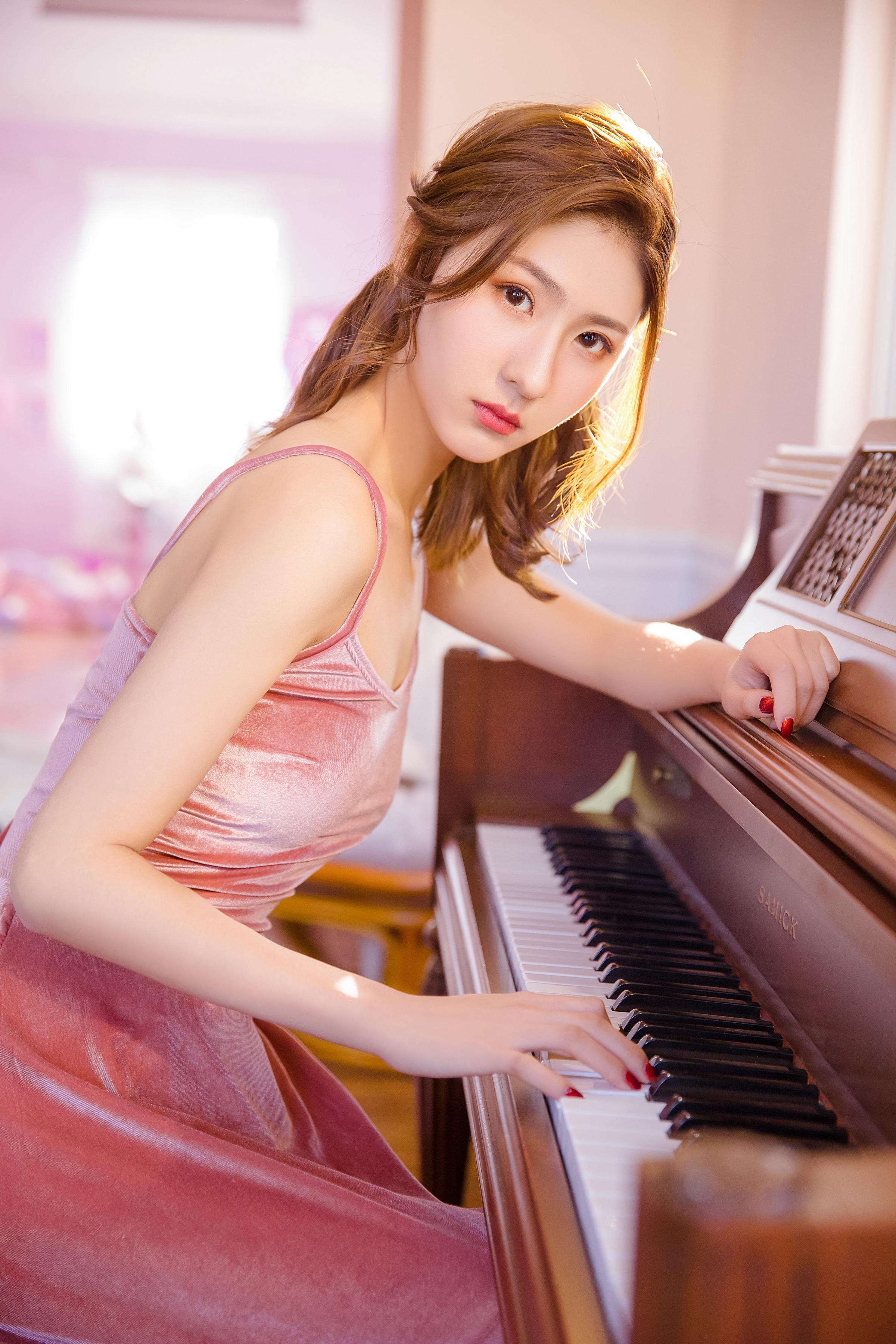 [YALAYI雅拉伊]2022.11.01 婀娜的舞者 清纯熟女少妇 粉色吊带裸背舞蹈裙性感写真集第5张