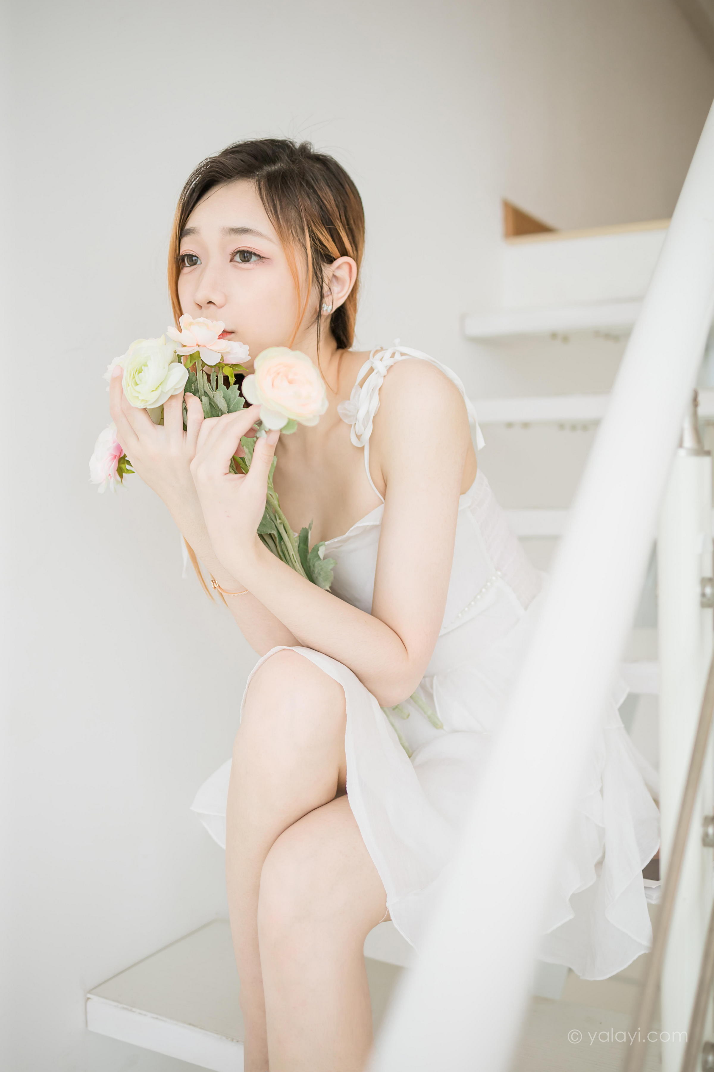 [YALAYI雅拉伊]2022.12.03 白衣丽人 夜夜 白色吊带透视连衣裙居家清纯写真集第9张