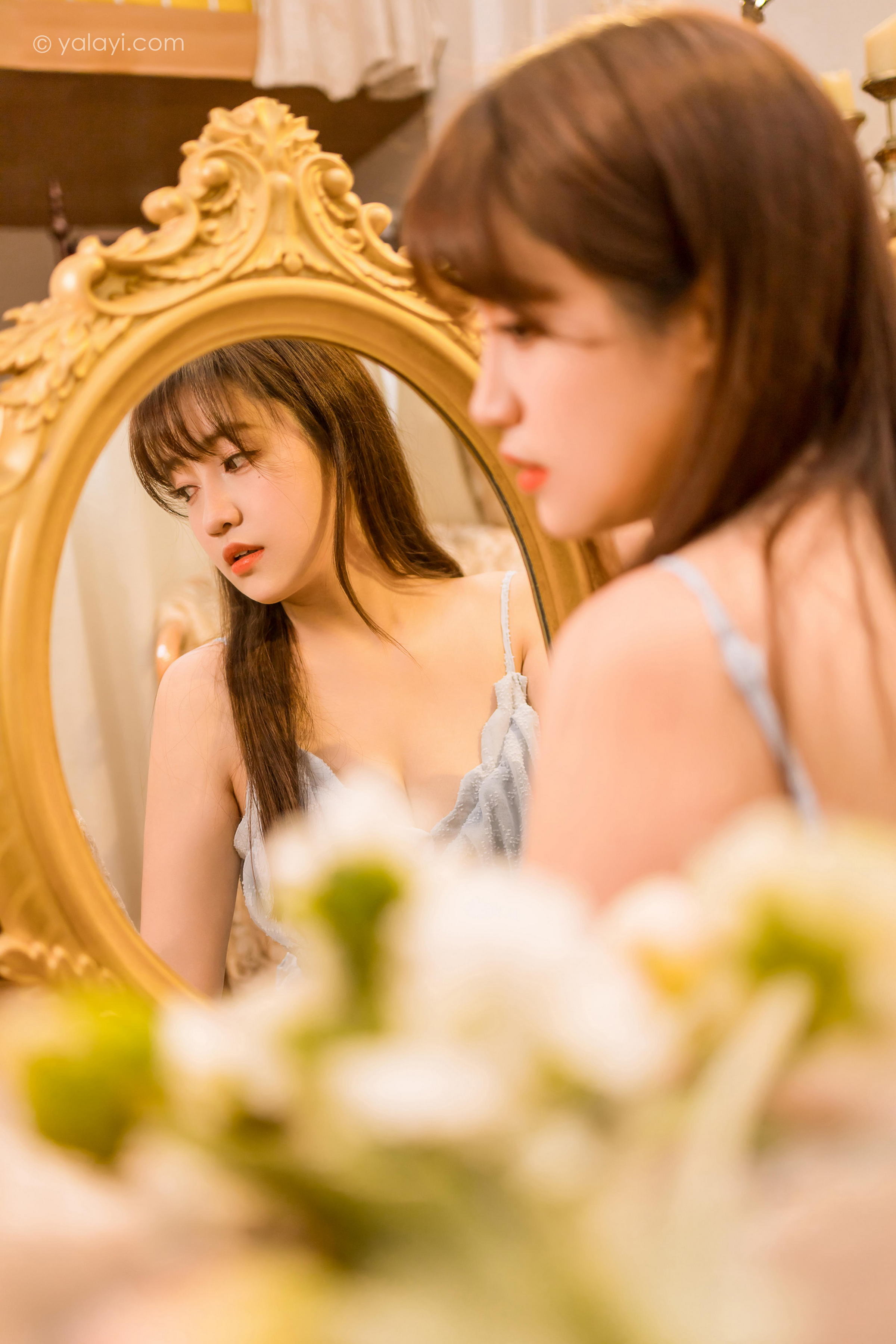 [YALAYI雅拉伊]2022.12.30 蓝色妖姬 虞艺 灰色吊带蕾丝连衣裙居家清纯写真集第4张