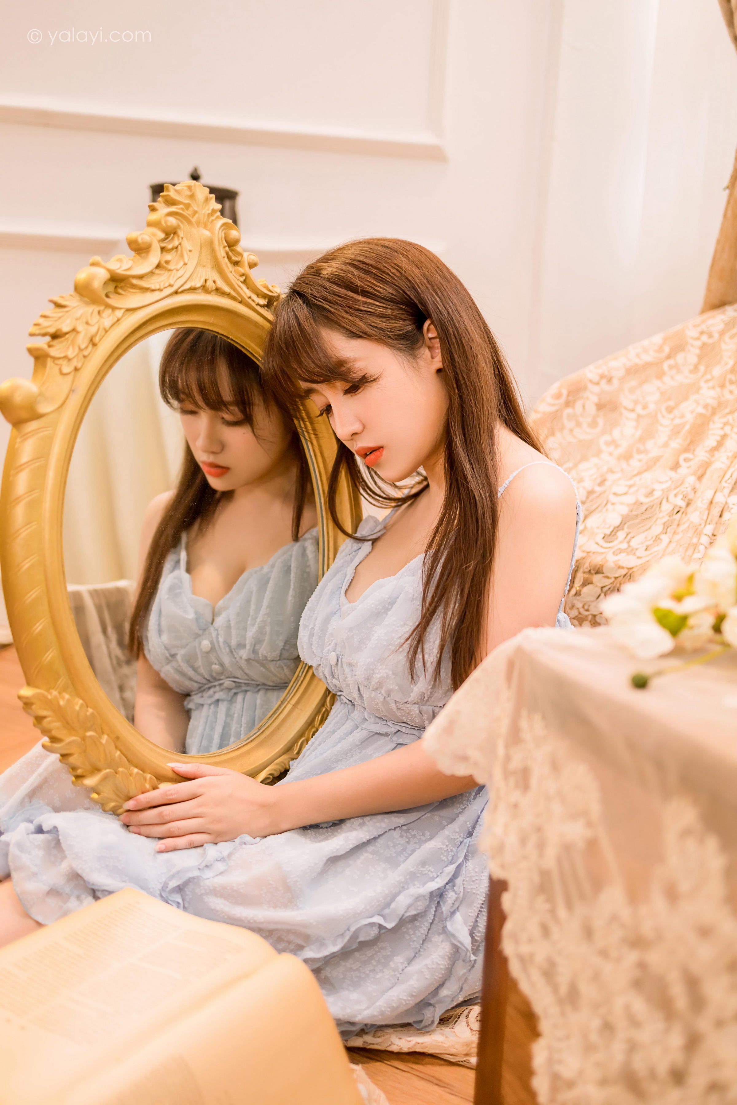 [YALAYI雅拉伊]2022.12.30 蓝色妖姬 虞艺 灰色吊带蕾丝连衣裙居家清纯写真集第6张