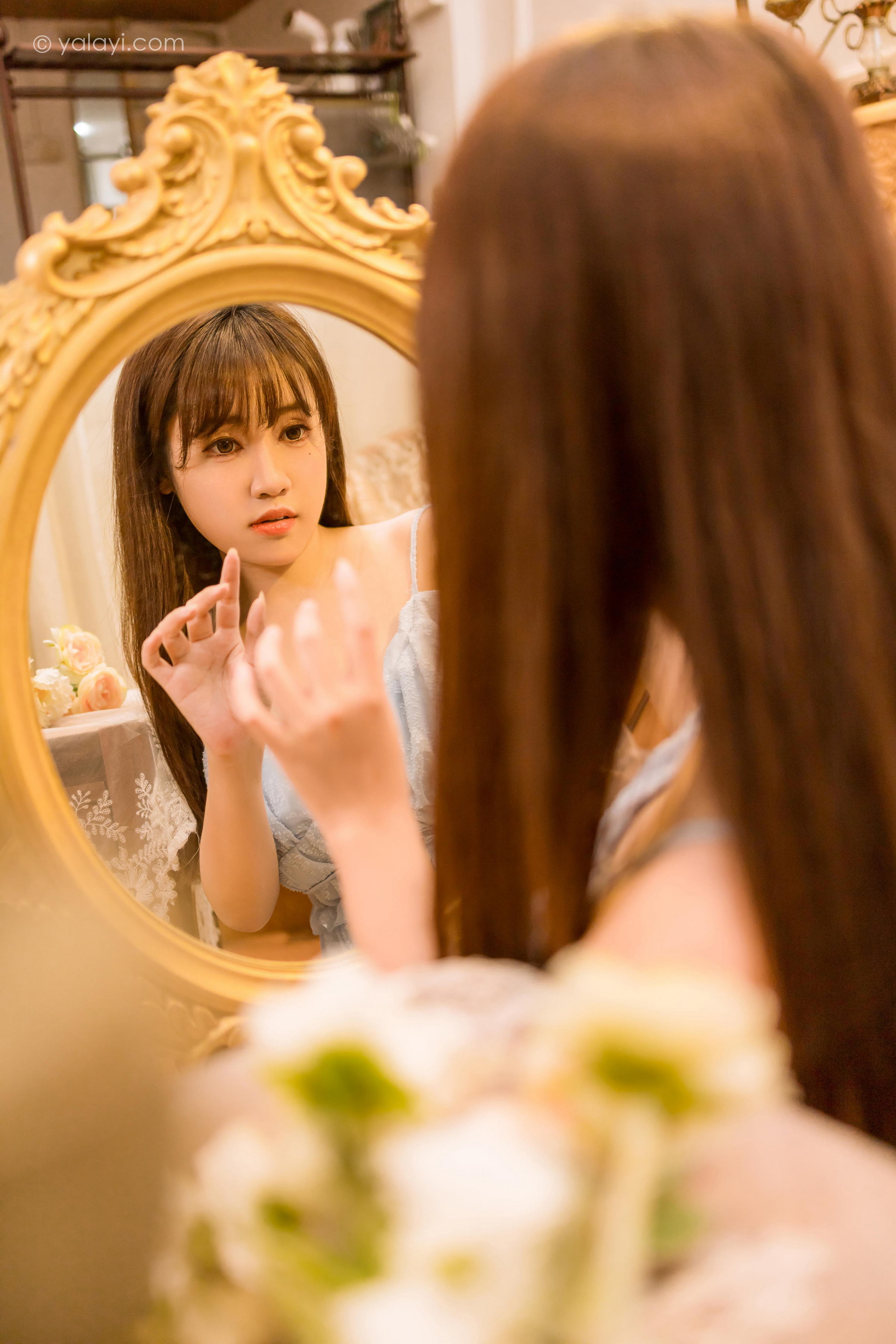 [YALAYI雅拉伊]2022.12.30 蓝色妖姬 虞艺 灰色吊带蕾丝连衣裙居家清纯写真集第14张