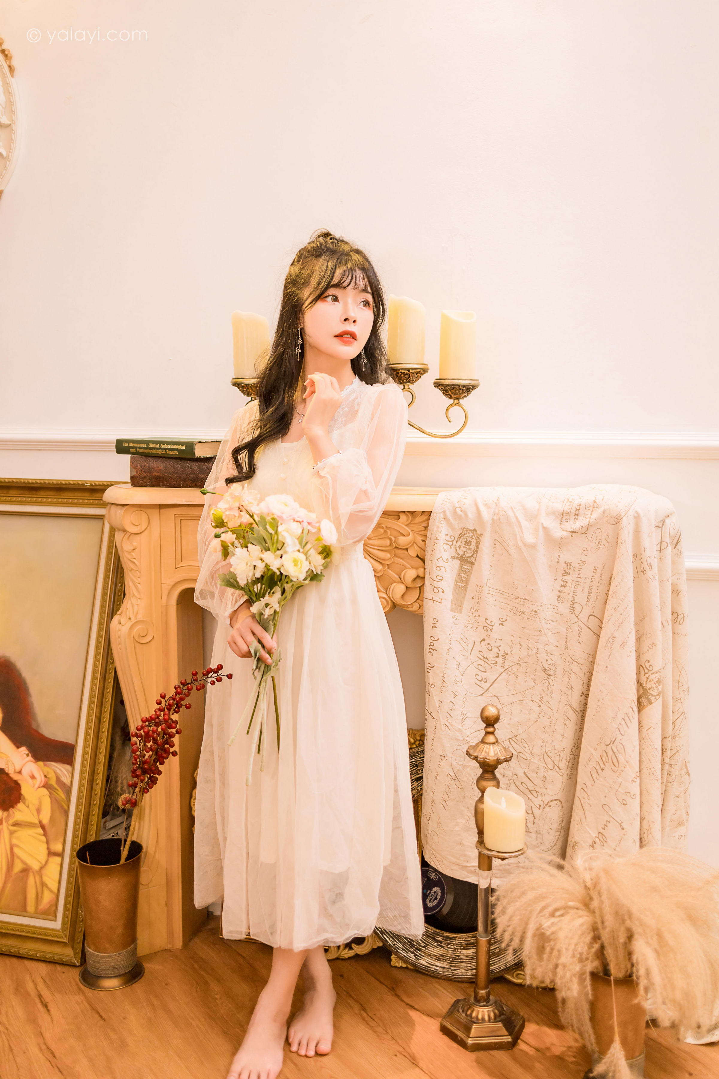 [YALAYI雅拉伊]2022.12.30 梦蝶 程小蝶 白色透视披肩加吊带蕾丝连衣裙清纯写真集第10张