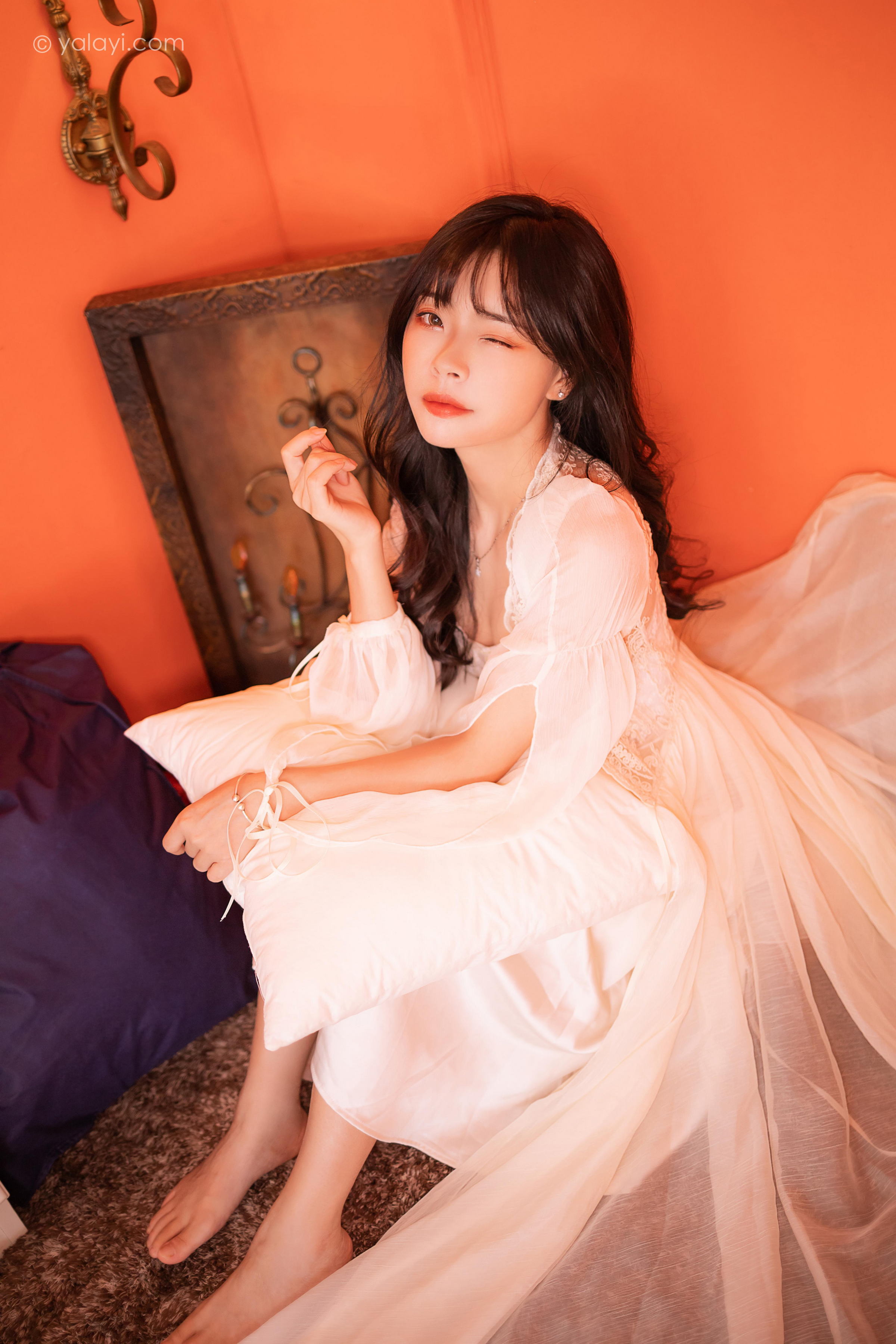 [YALAYI雅拉伊]2023.02.04 香浓的诱惑 程小蝶 白色透视披肩裙加蕾丝抹胸连衣裙性感写真集第12张
