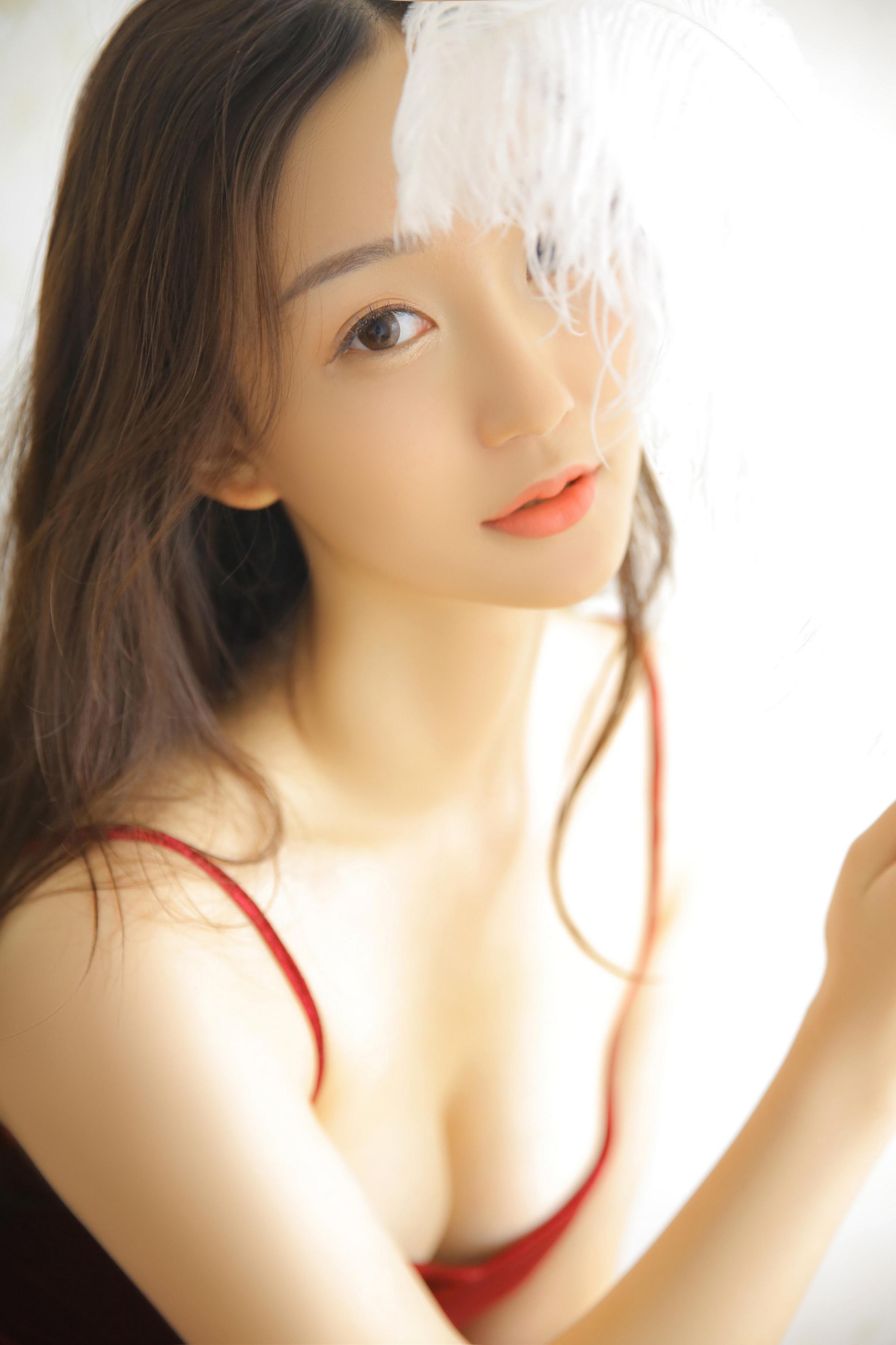 [YALAYI雅拉伊]2023.02.17 幸福女神 小亭 红色紧身吊带连衣裙性感私房写真集第4张