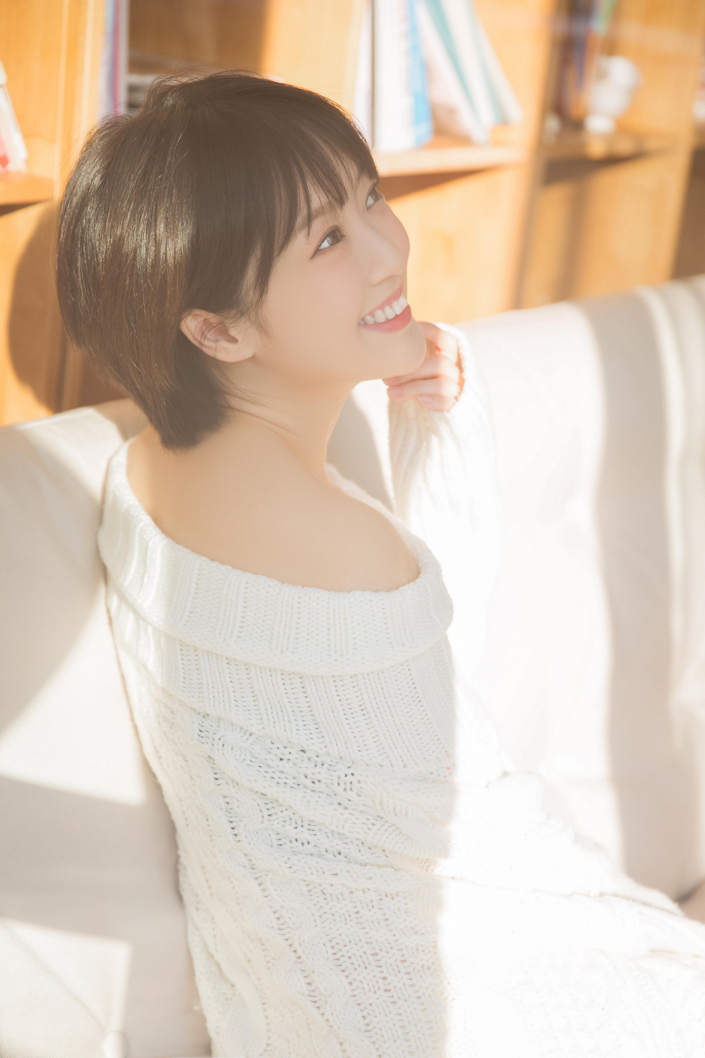 [YALAYI雅拉伊]2023.03.10 清新小女生 白色连身毛衣居家私房写真集第9张