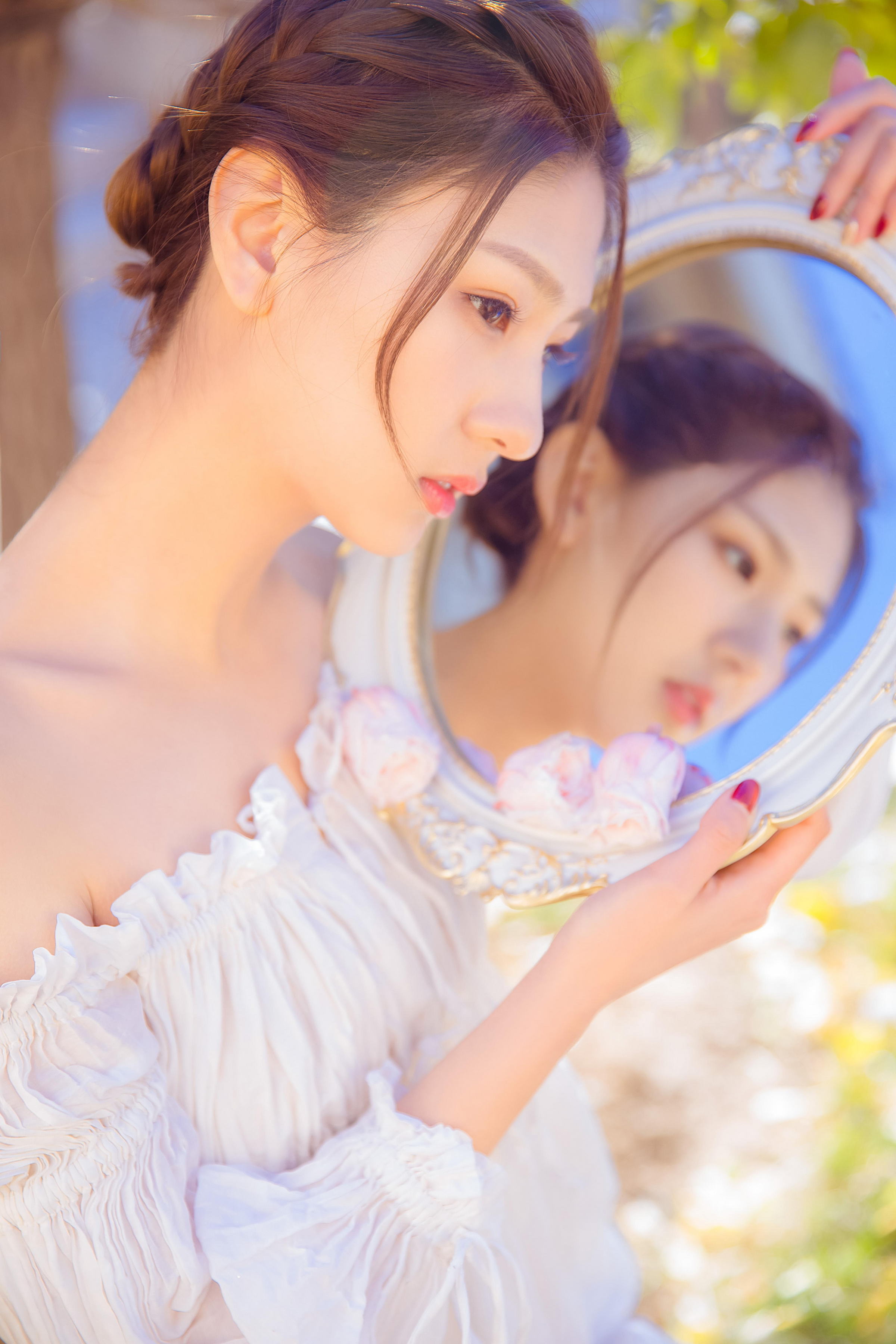 [YALAYI雅拉伊]2023.03.29 清新少女 白色抹胸连衣裙与透视制服裙性感私房写真集第5张