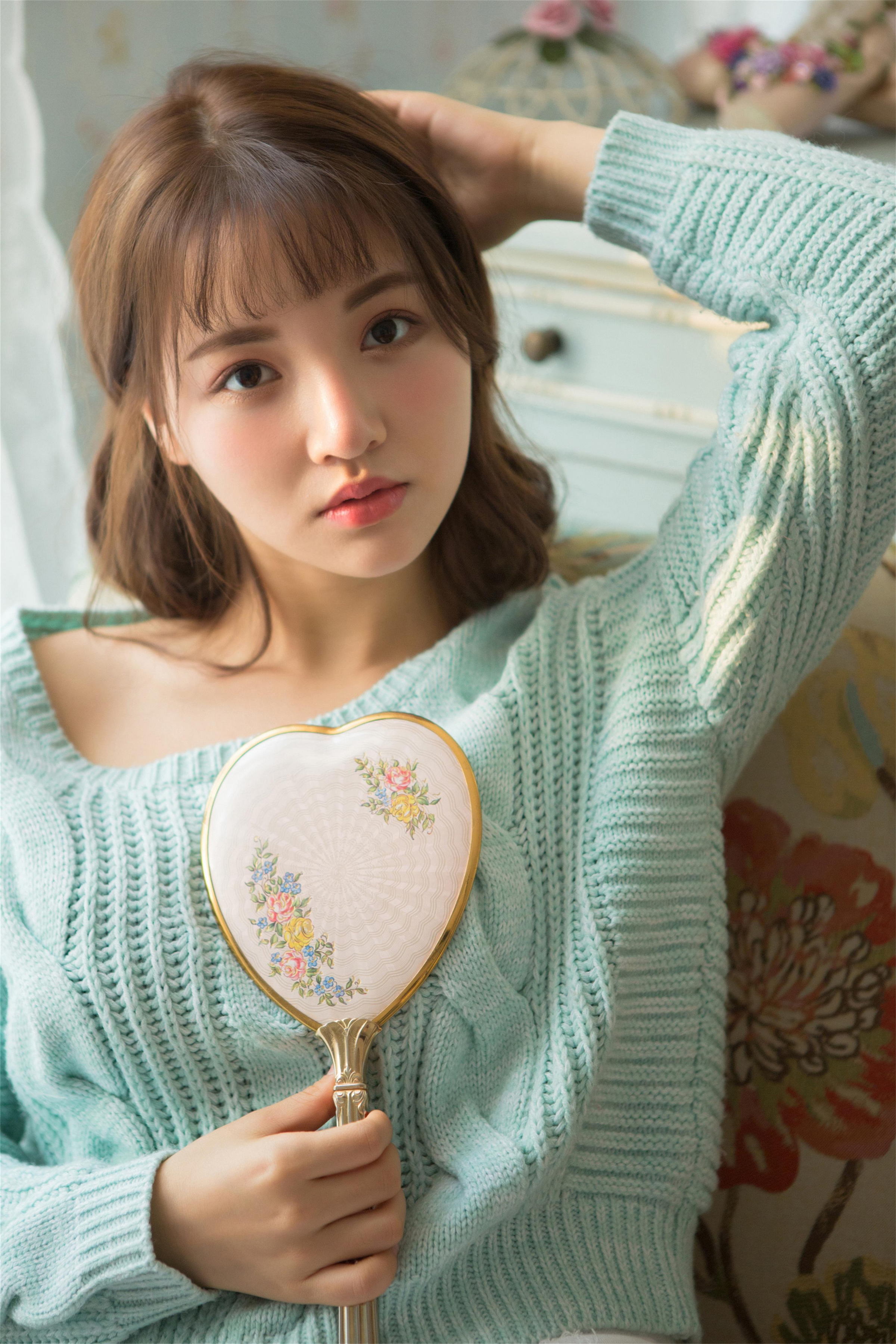 [YALAYI雅拉伊]2023.04.05 时光如沙 清纯少女镂空毛衣加白色短裤居家私房写真集第5张