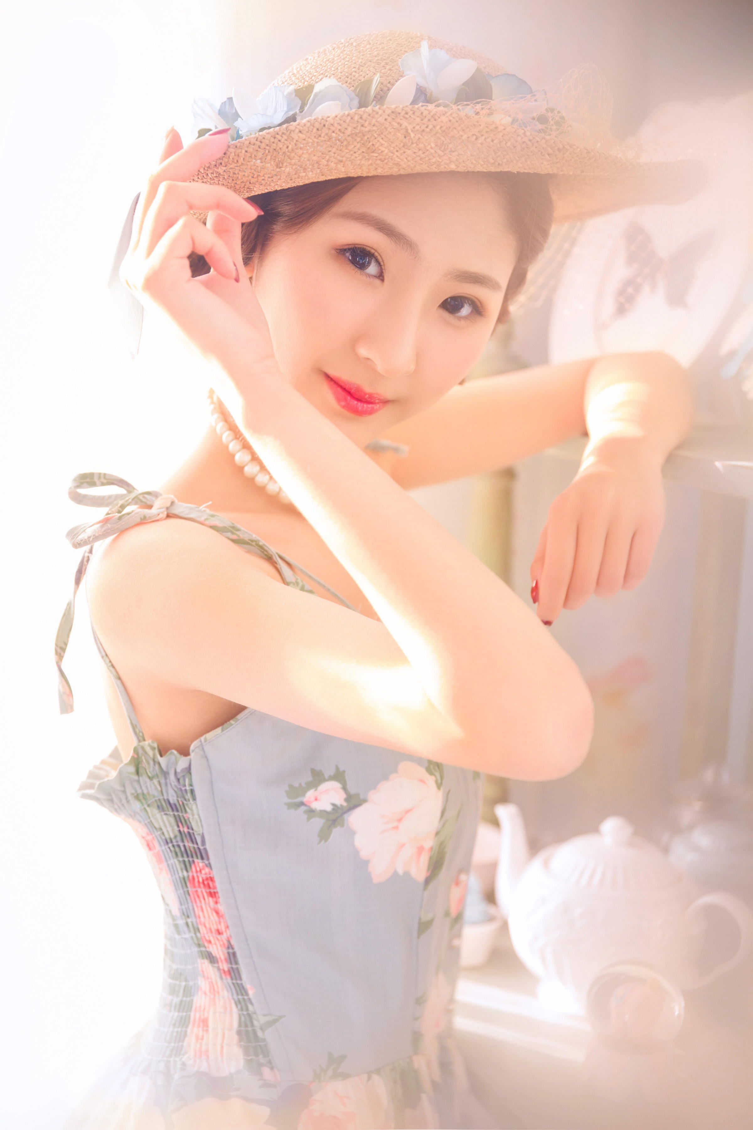 [YALAYI雅拉伊]2023.04.07 花样青春 现代名媛灰色吊带连衣裙清纯写真集第2张