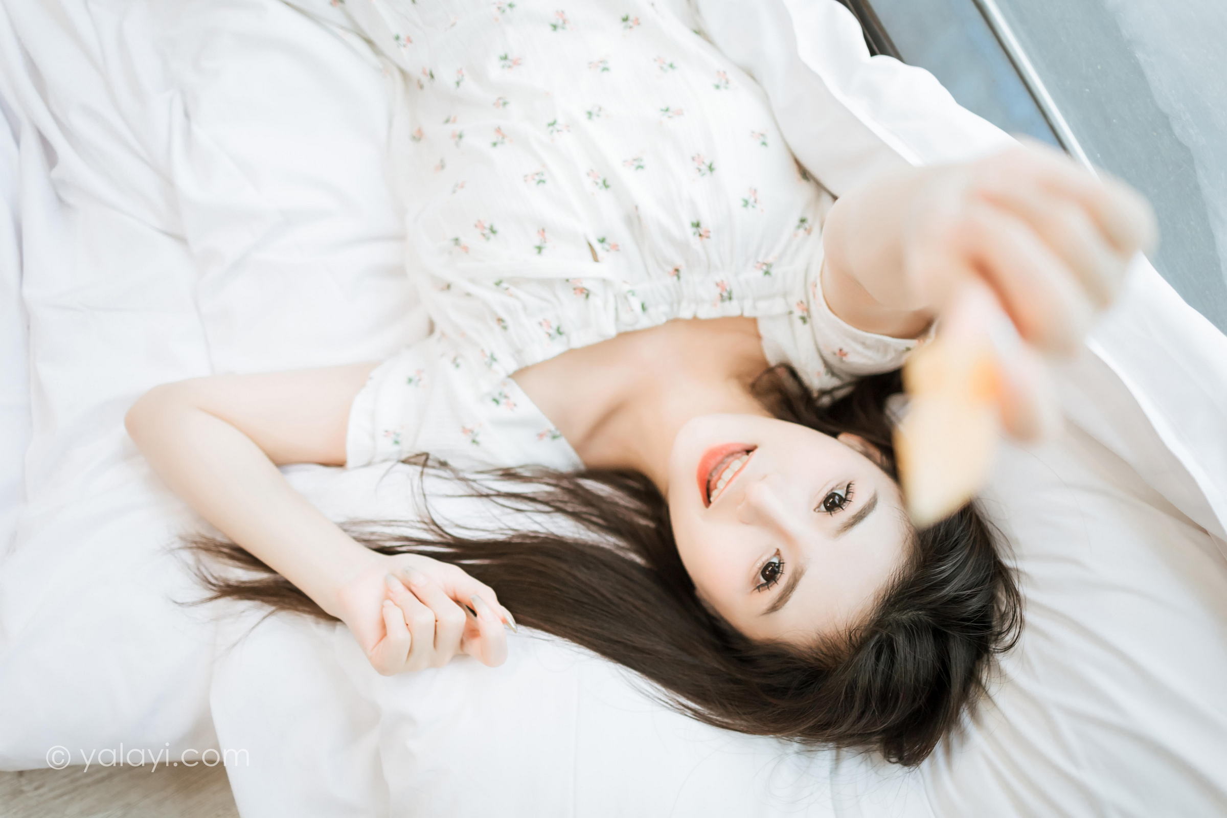 [YALAYI雅拉伊]2023.05.05 请你吃瓜 若婷 白色连衣裙加白色围裙性感私房写真集第12张