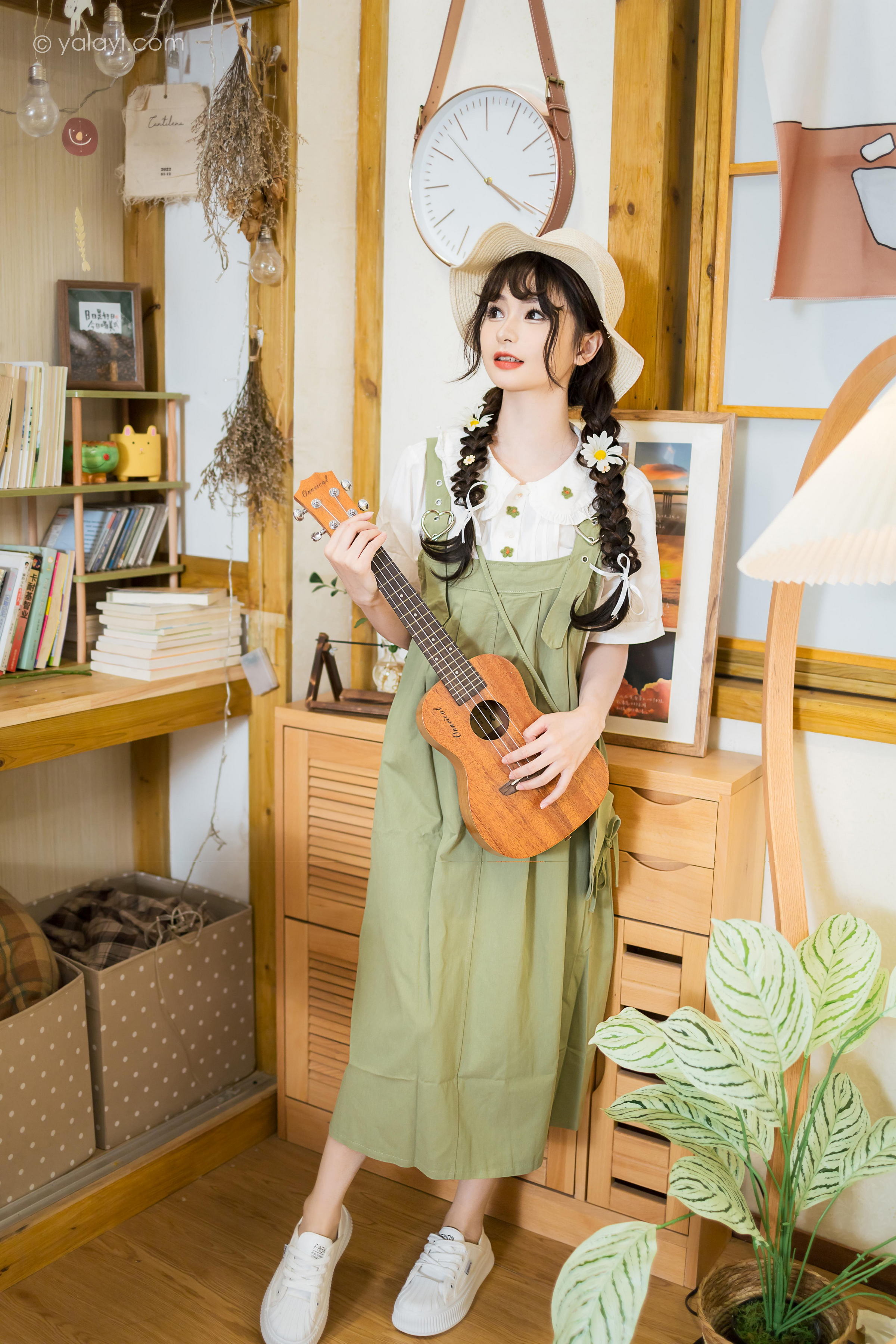 [YALAYI雅拉伊]2023.05.15 世间的温柔 小亭 白色小衬衫加背带加衣裙复古清纯写真集第3张
