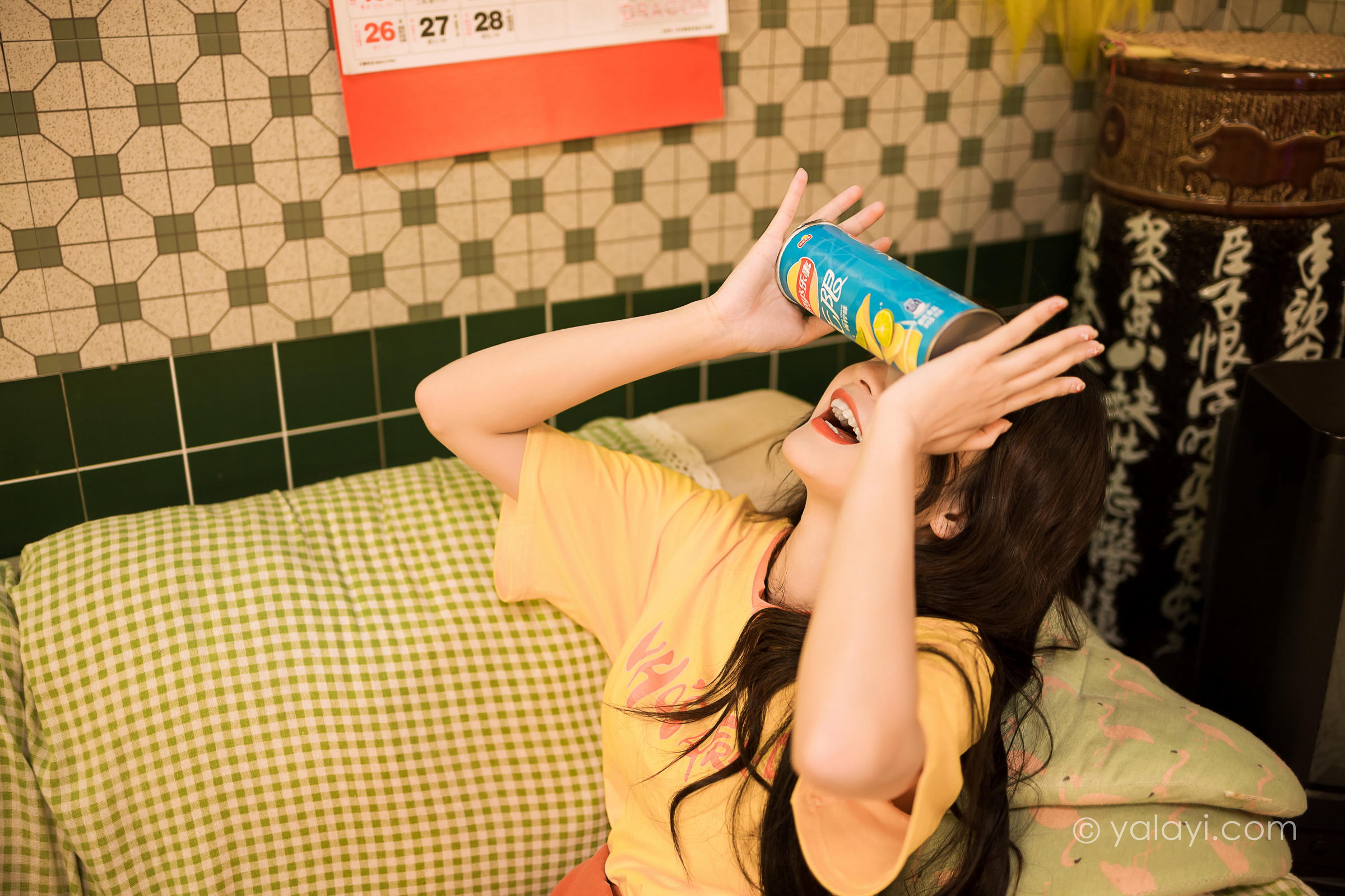 [YALAYI雅拉伊]2023.06.05 曾经的深爱 小亭 黄色短袖加红色短裙清纯私房写真集第5张