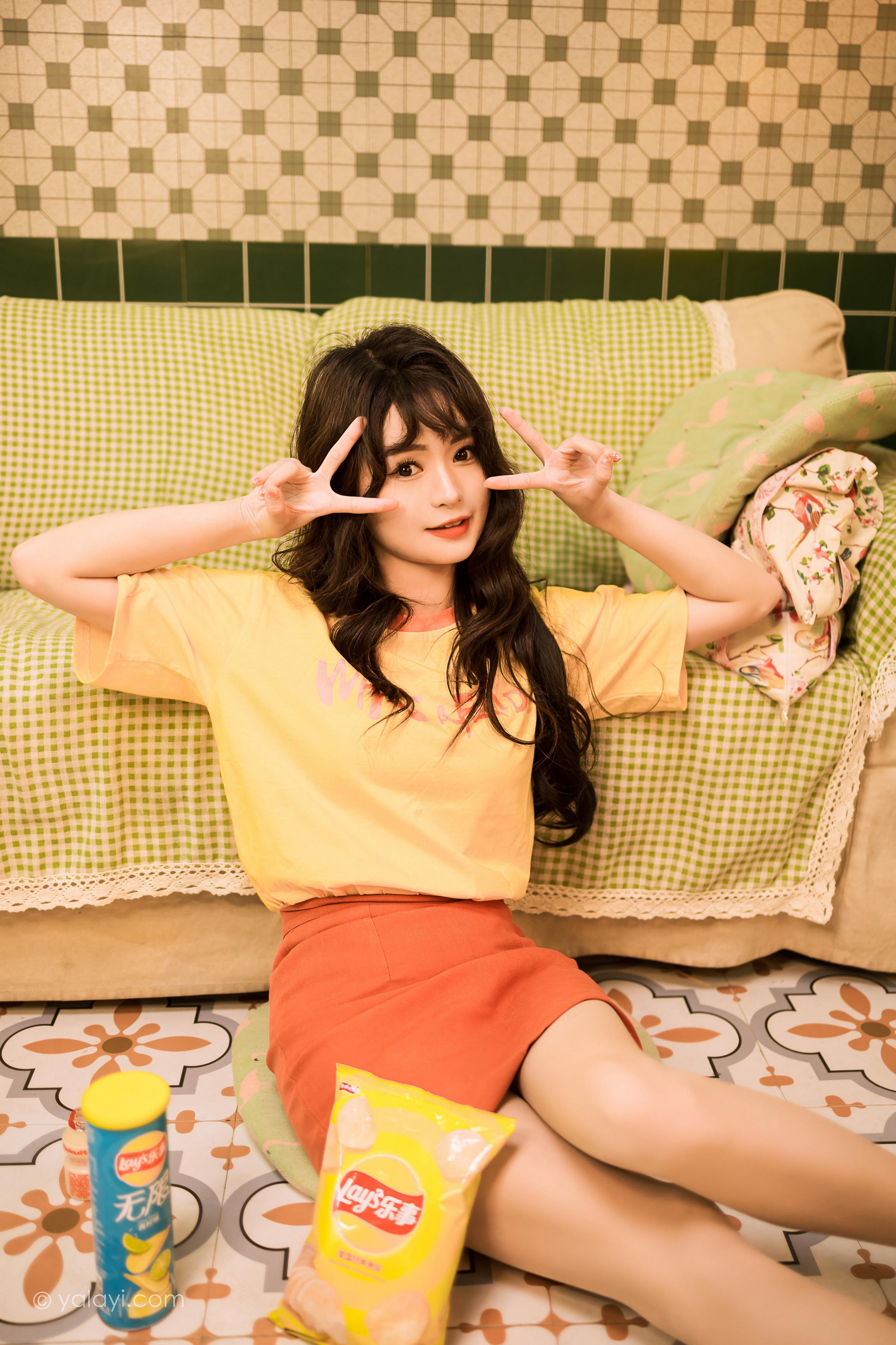 [YALAYI雅拉伊]2023.06.05 曾经的深爱 小亭 黄色短袖加红色短裙清纯私房写真集第11张