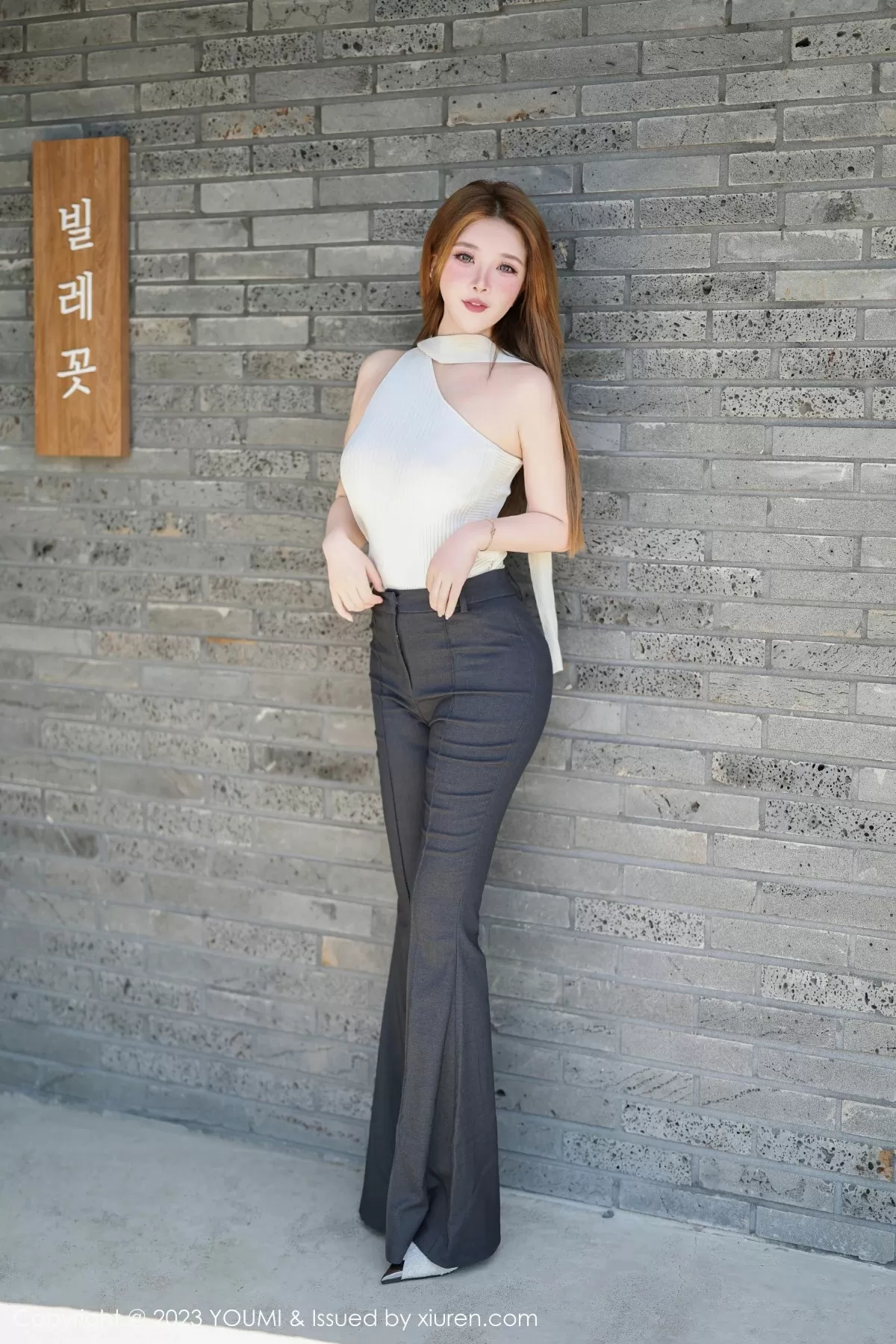  尤蜜荟 VOL.995 小海臀Rena [72P]第1张