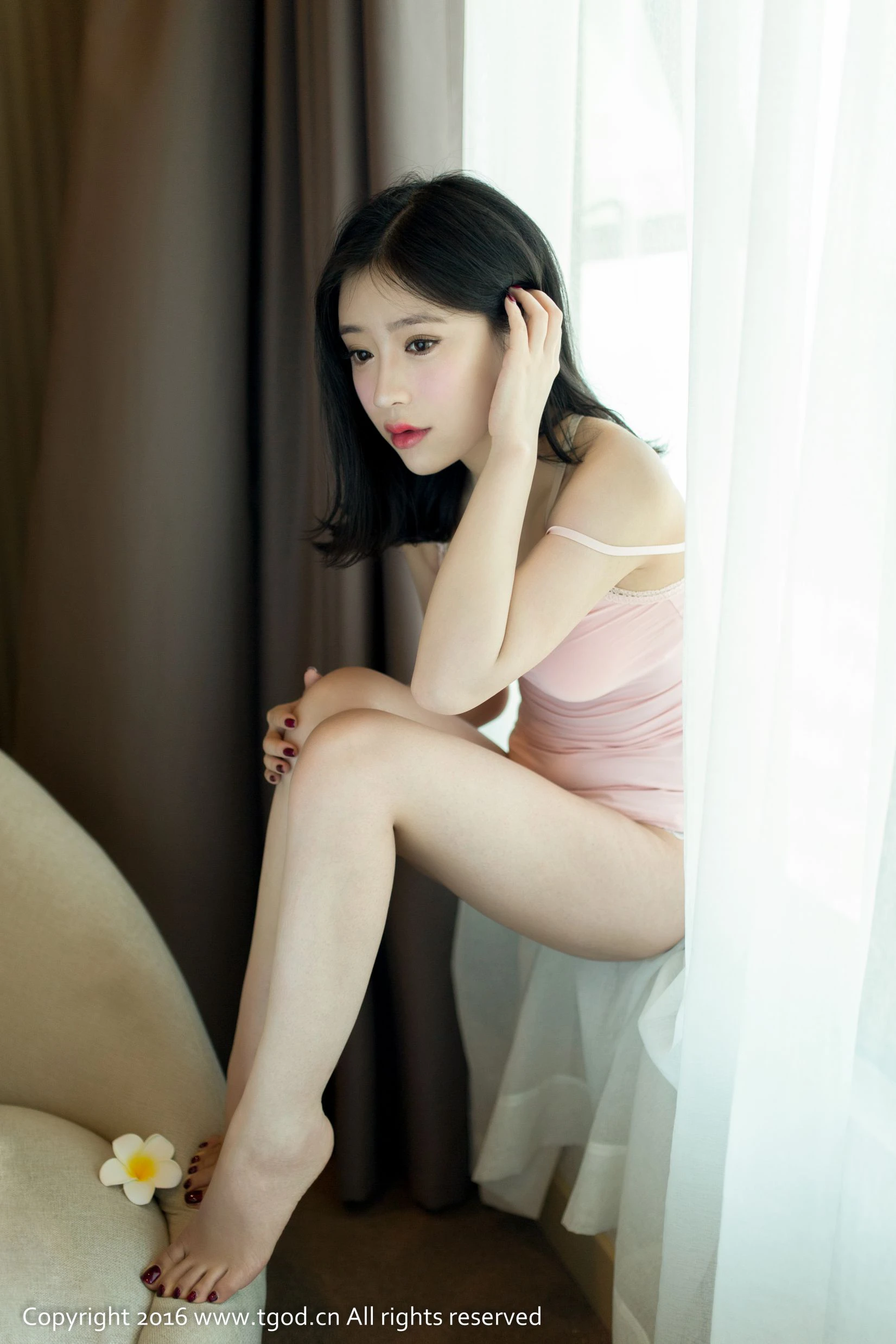 施忆佳KITTY酱《粉色吊带小短裙》 推女神/尤蜜荟第6张