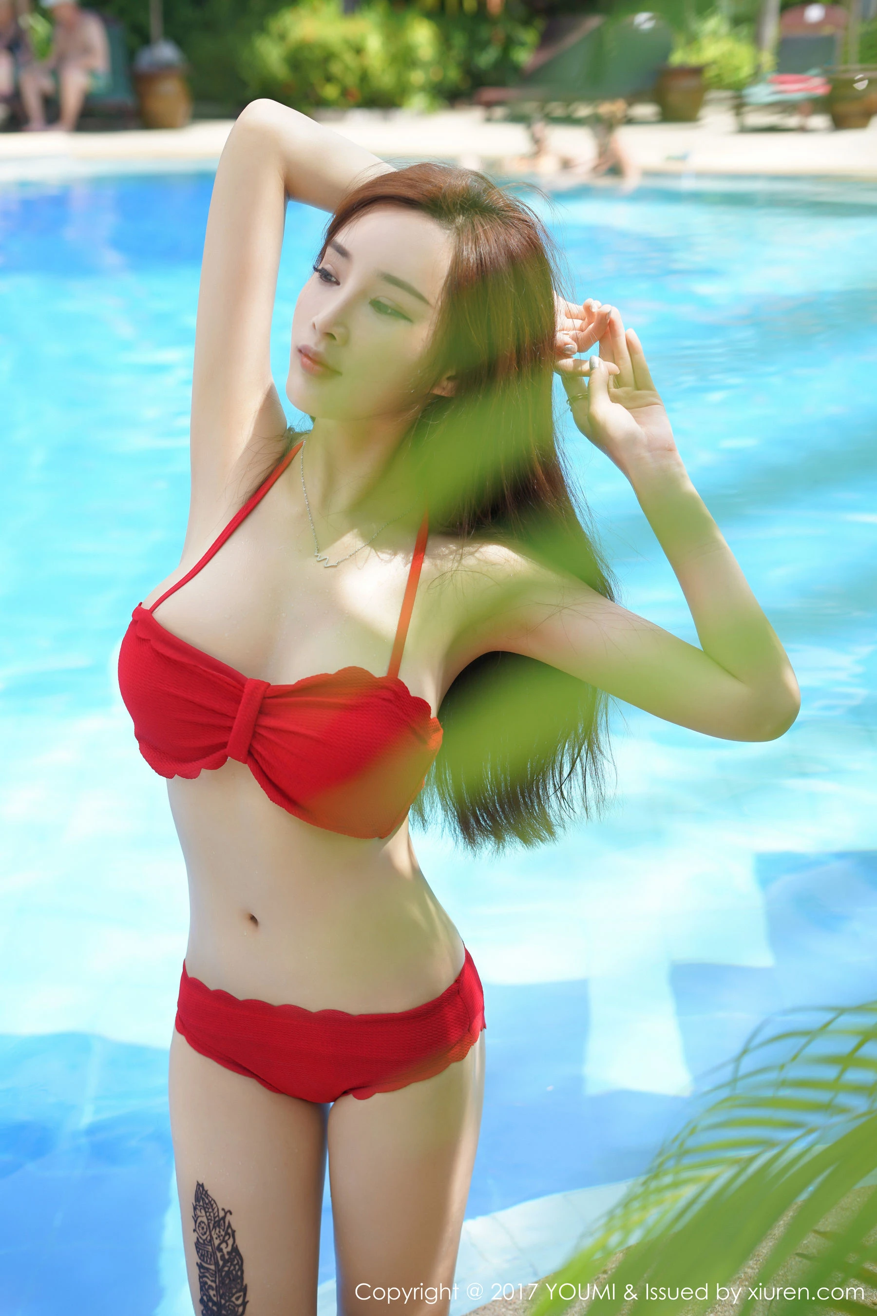 土肥圆矮挫穷《抹胸晚礼服+比基尼》 尤蜜荟YouMi VOL.058第9张